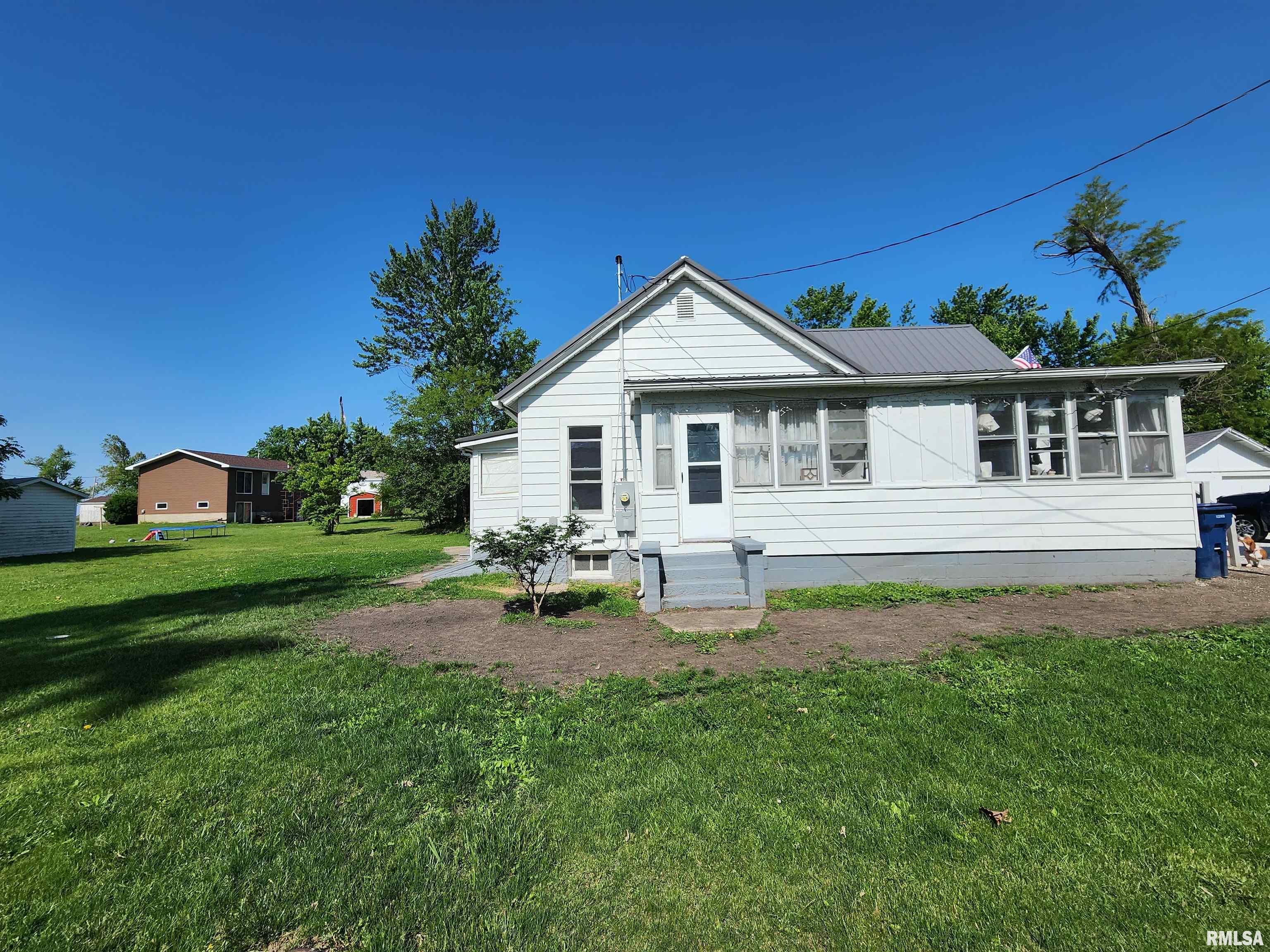 102 S F Street, La Harpe, Illinois image 3