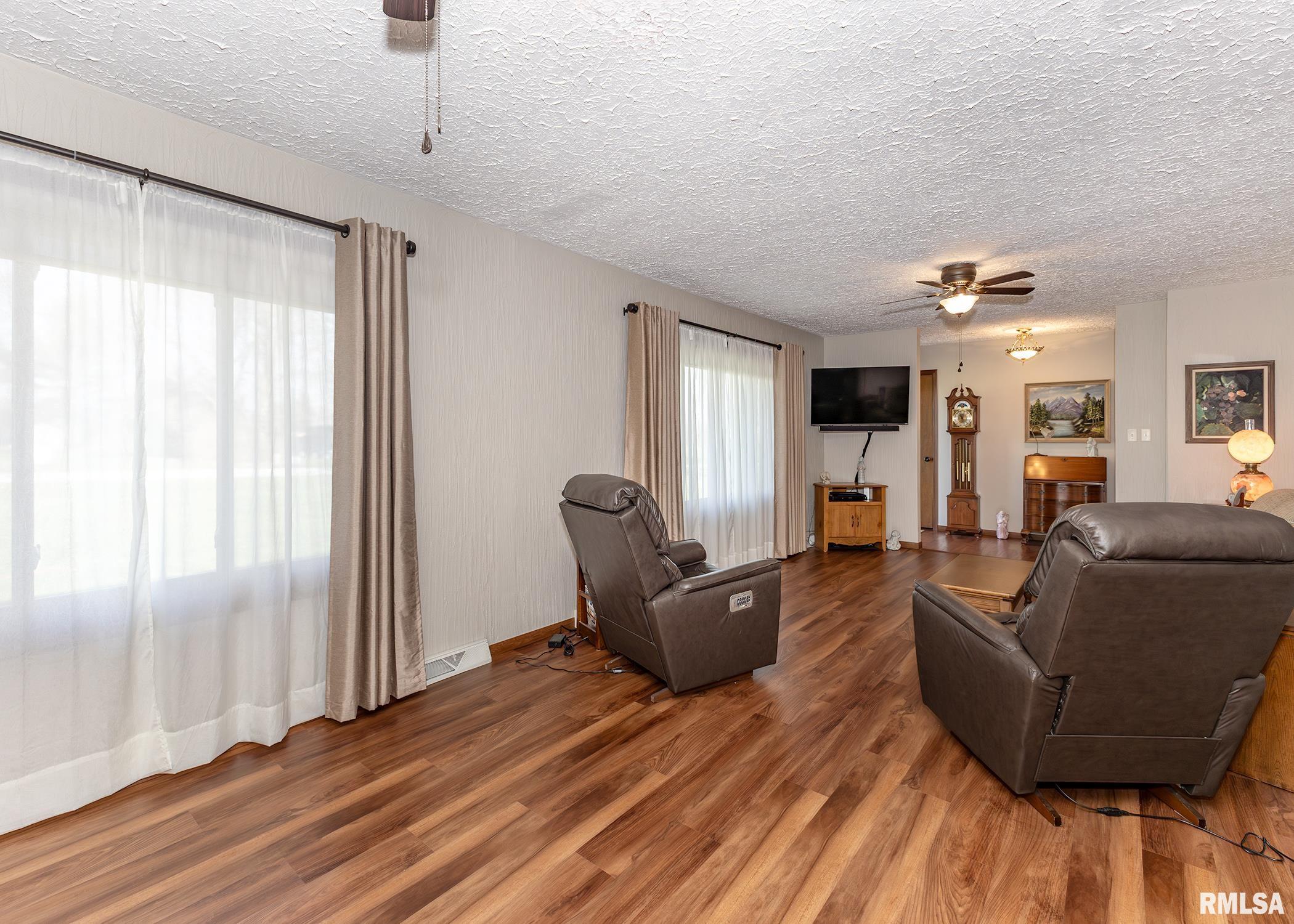 22008 Longbrook Drive, Geneseo, Illinois image 35