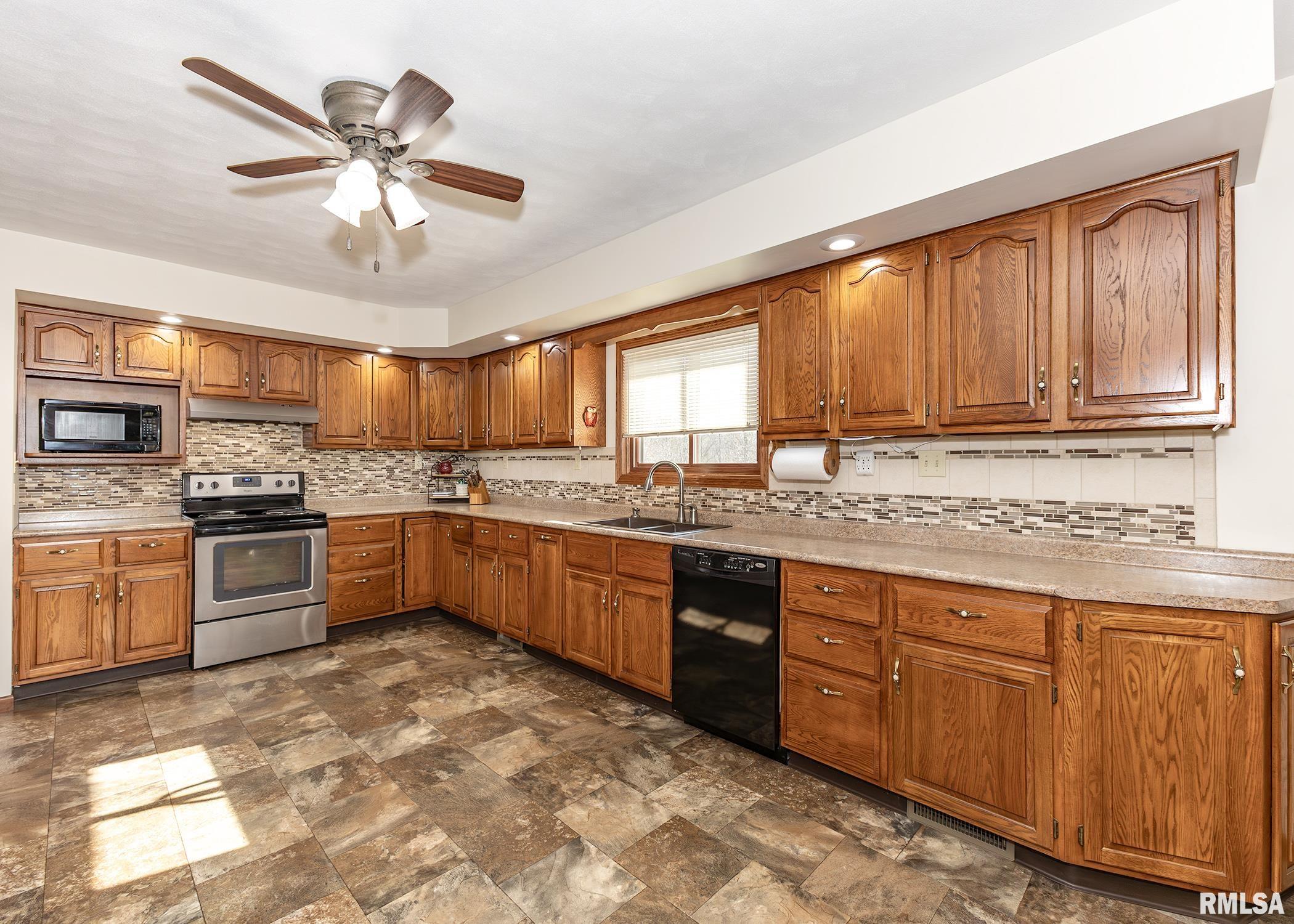22008 Longbrook Drive, Geneseo, Illinois image 38