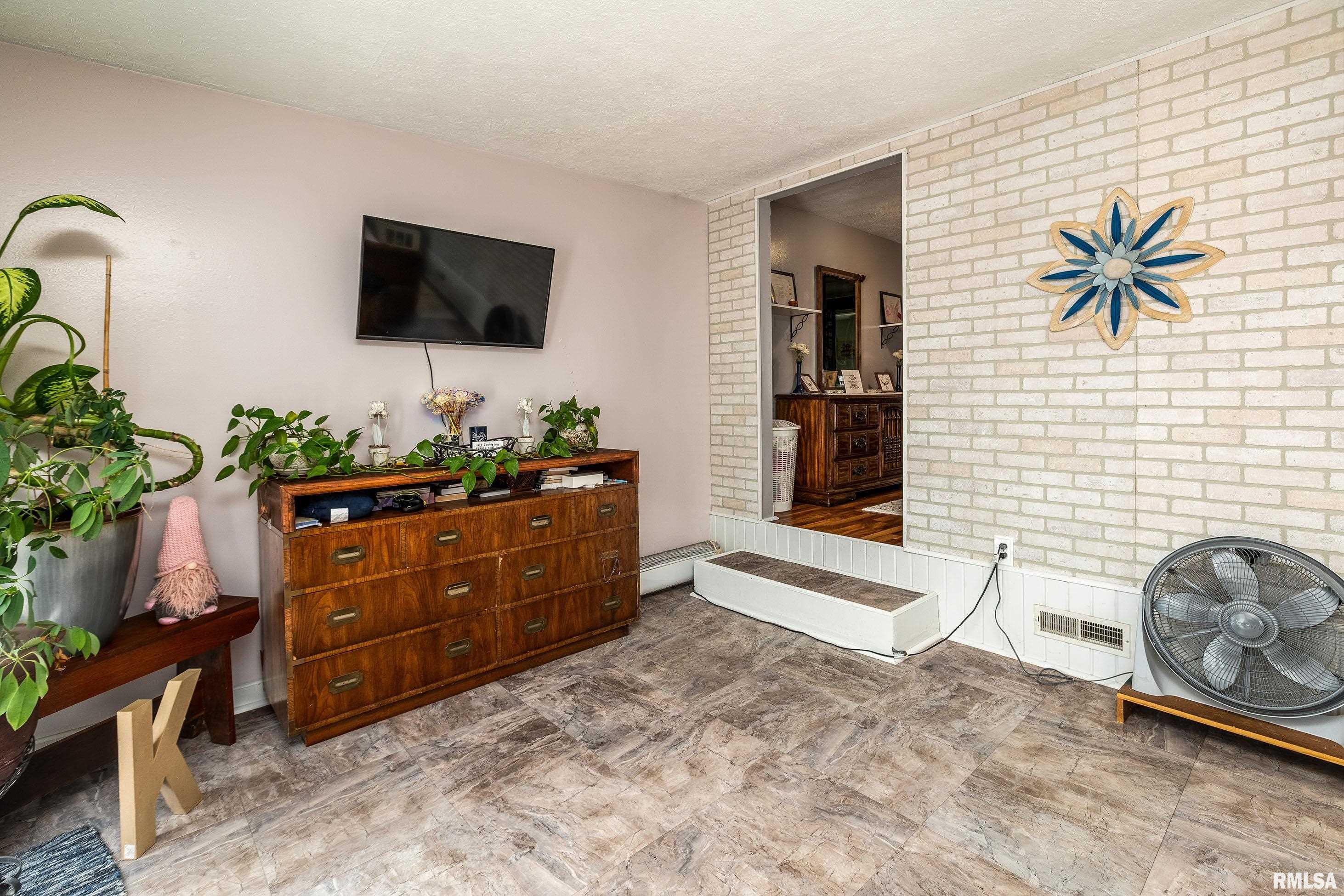207 W 13th Street, Johnston City, Illinois image 12
