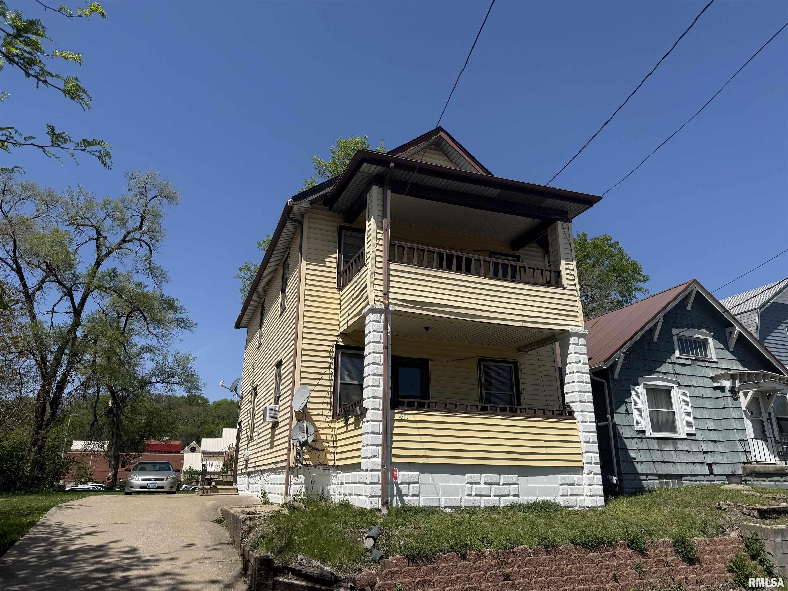 Photo 1 of 17 — 1617 NE MONROE Street, Peoria, IL 61603