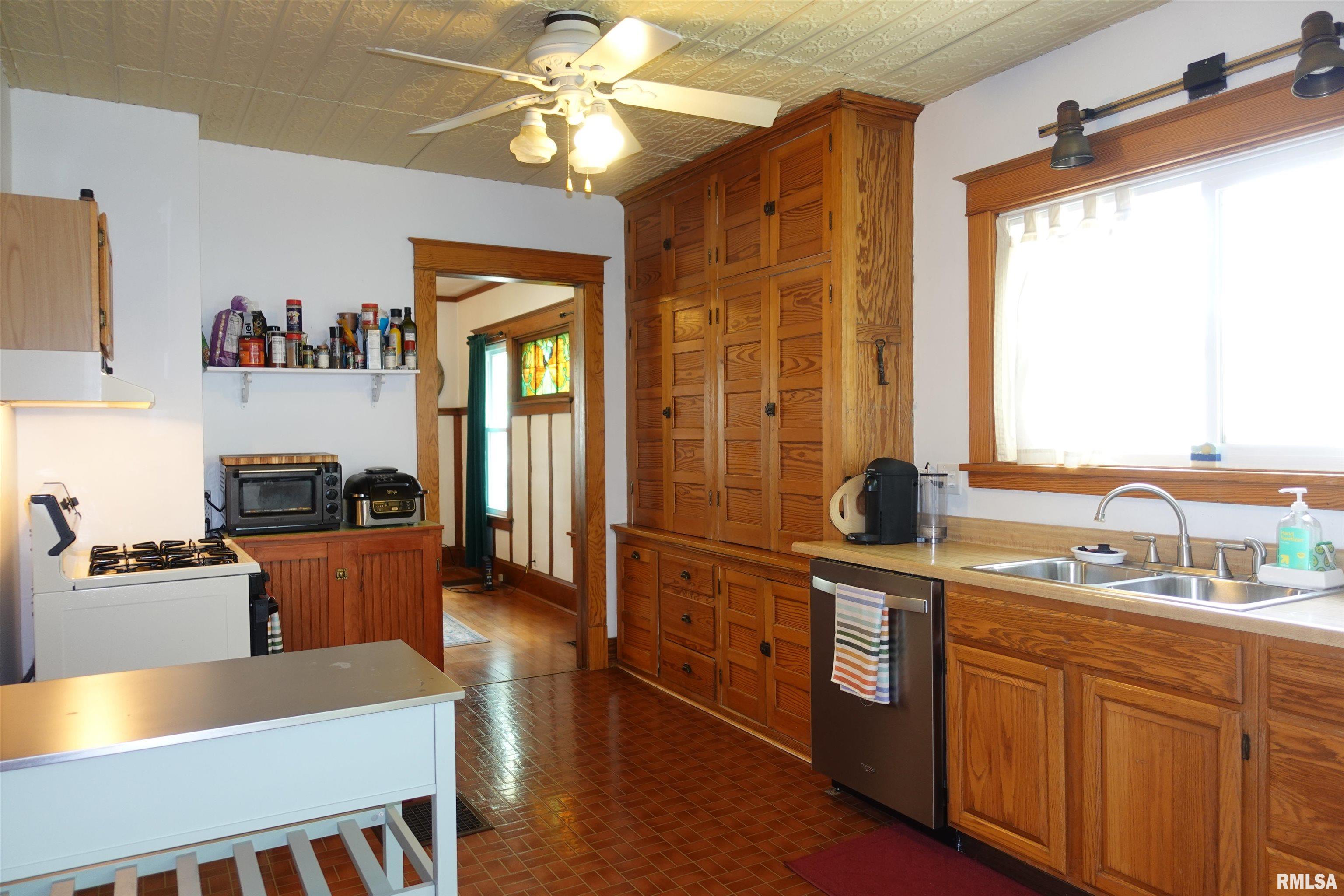 249 Olive Street, Galesburg, Illinois image 27