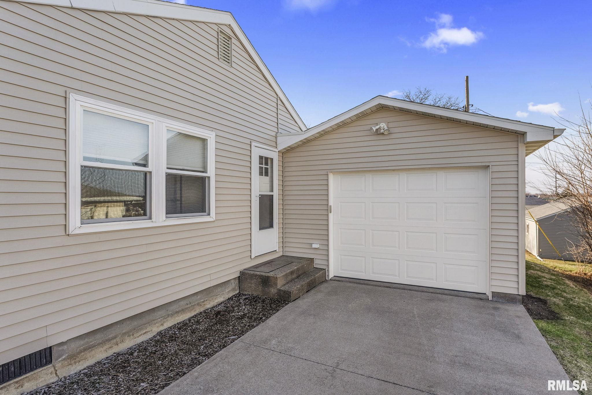 2 Jacqueline Drive, Muscatine, Iowa image 3