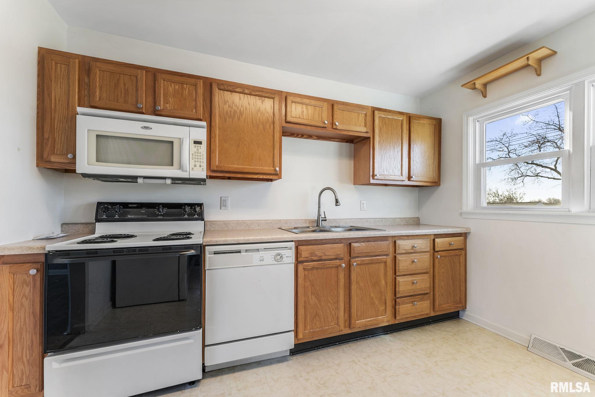 2 Jacqueline Drive, Muscatine, Iowa image 13