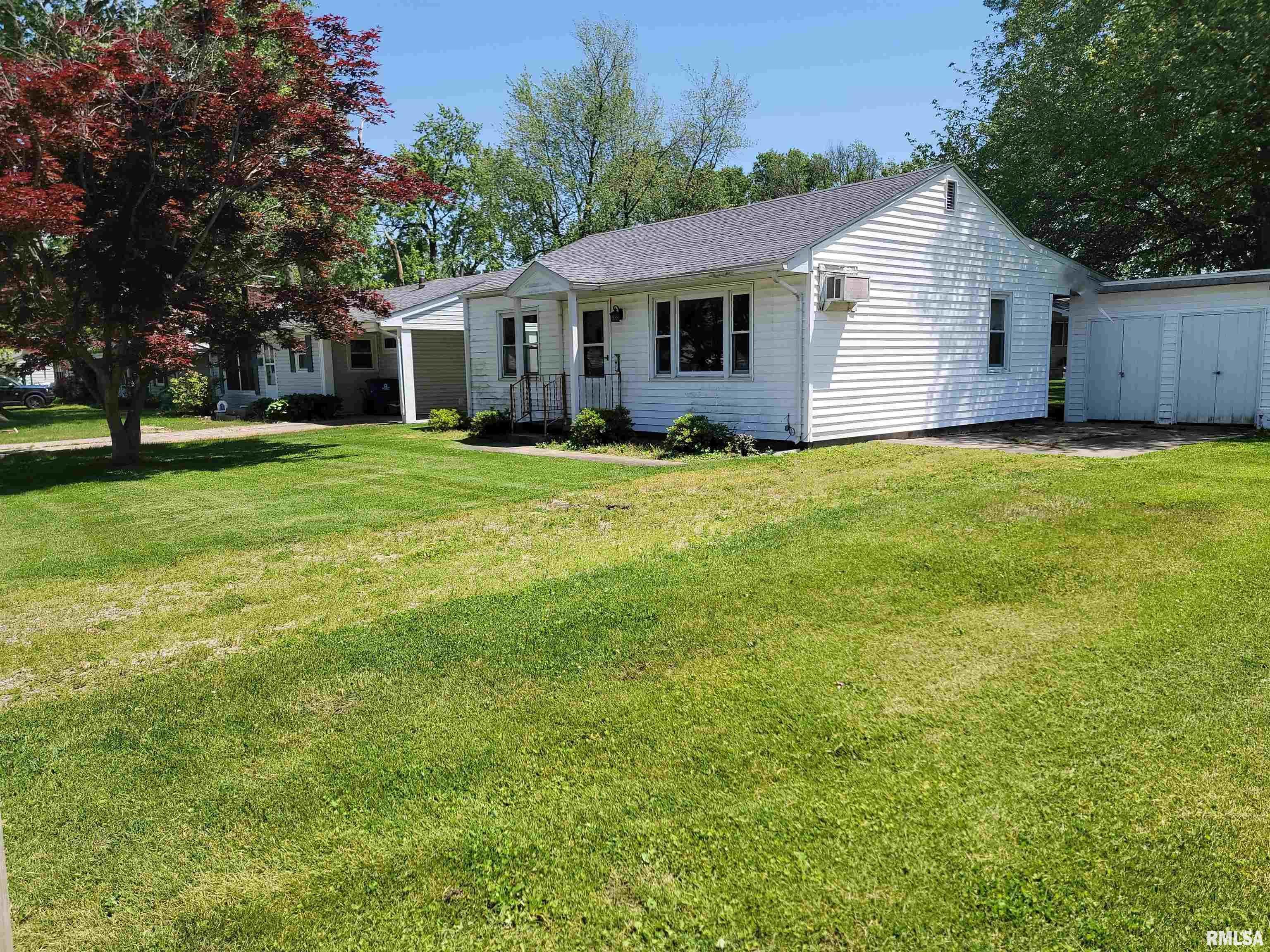 225 Hickory Street, Flora, Illinois image 2