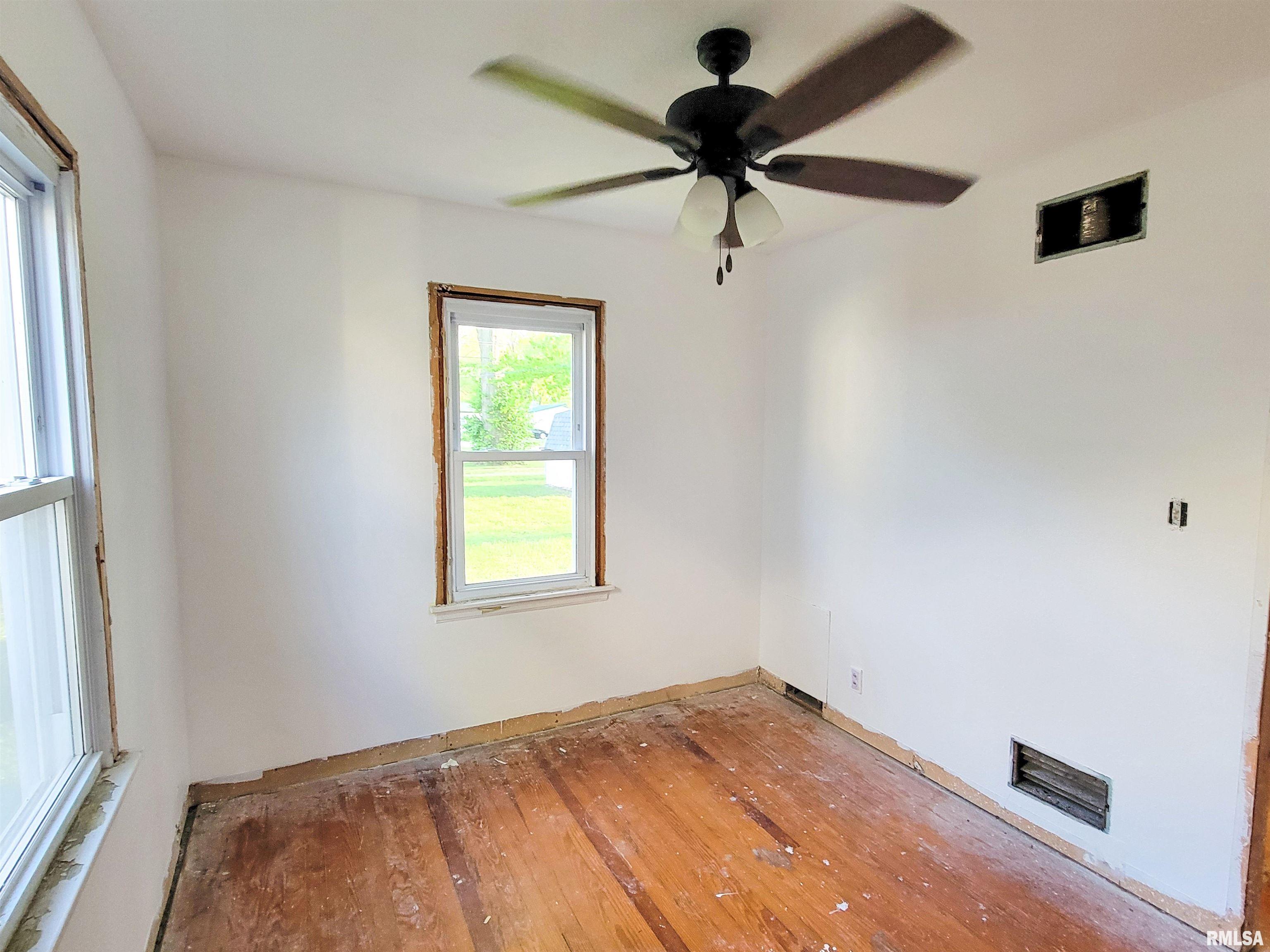 225 Hickory Street, Flora, Illinois image 31