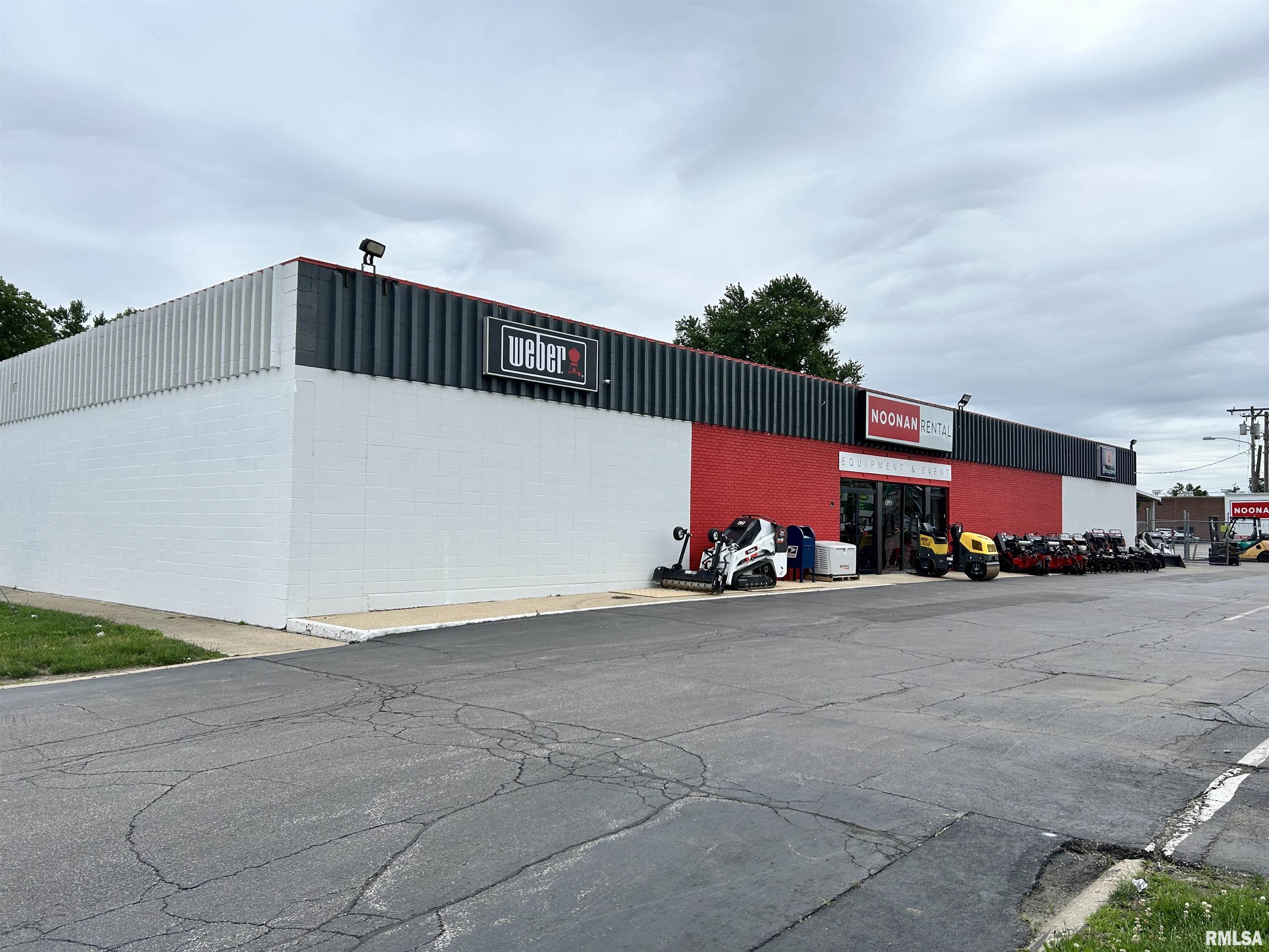 Photo 1 of 5 — 1200 N 8TH Street, Springfield, IL 62702