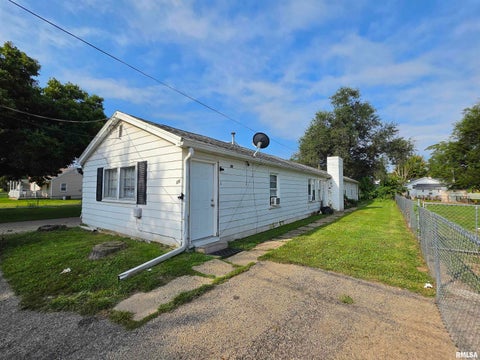 Homes For Sale - 120 Linden Street<br/> East Peoria, IL 61611