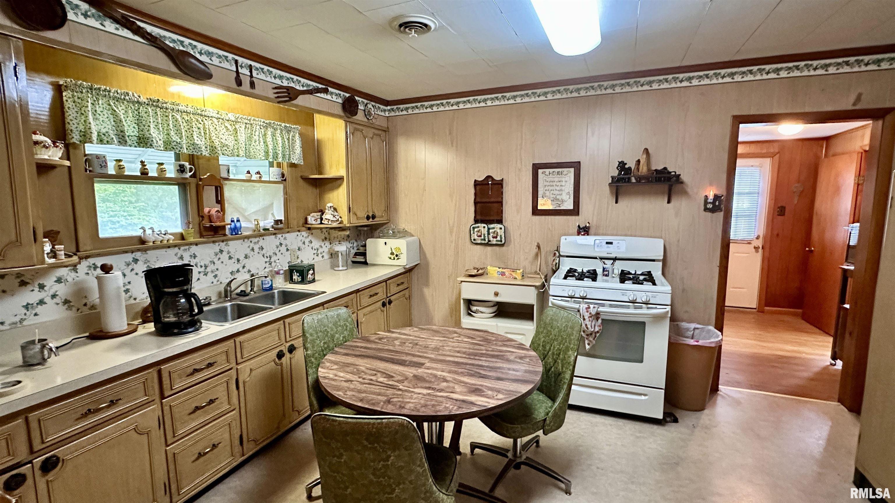 1306 W Saint Louis Street, West Frankfort, Illinois image 8