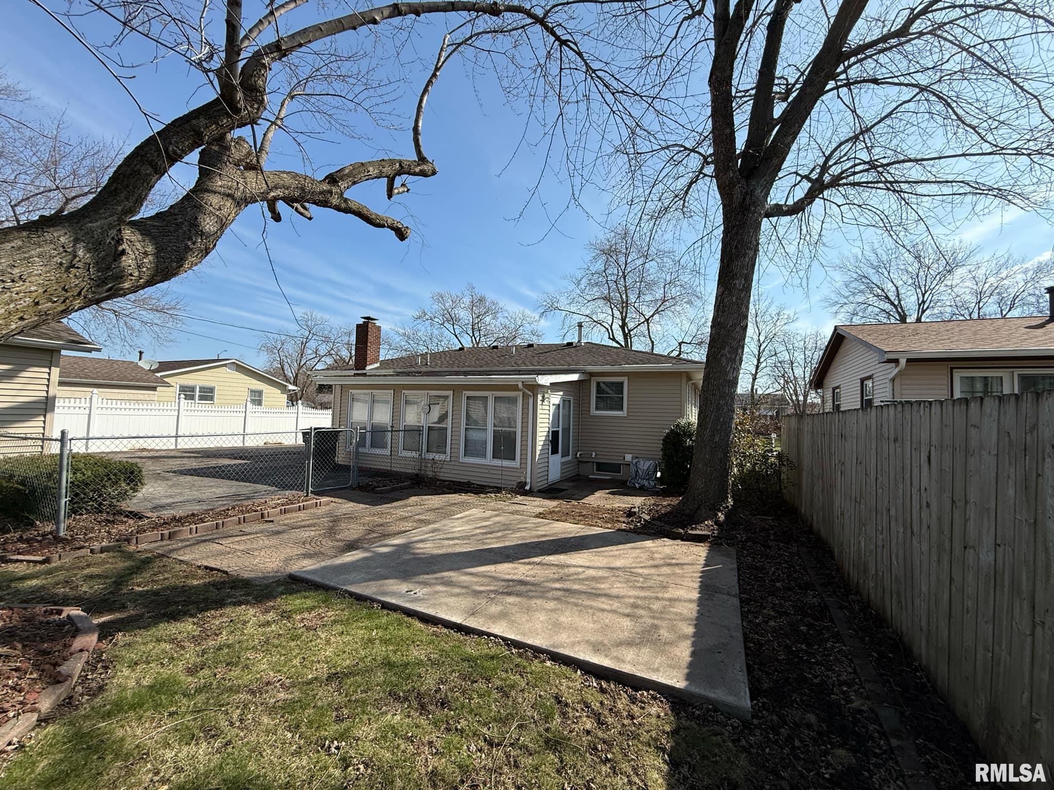 7910 9th Street West, Rock Island, Illinois image 5