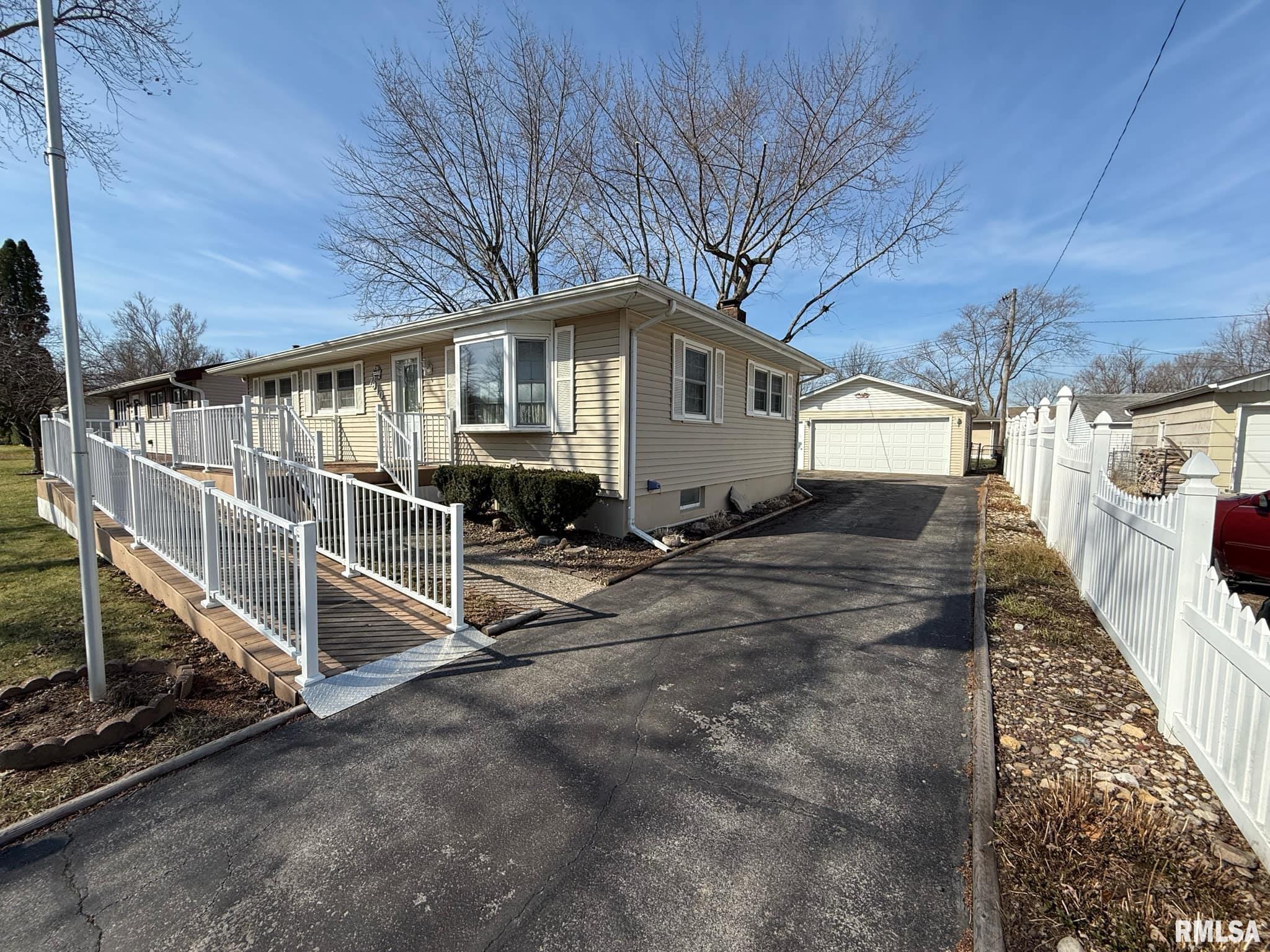 7910 9th Street West, Rock Island, Illinois image 2