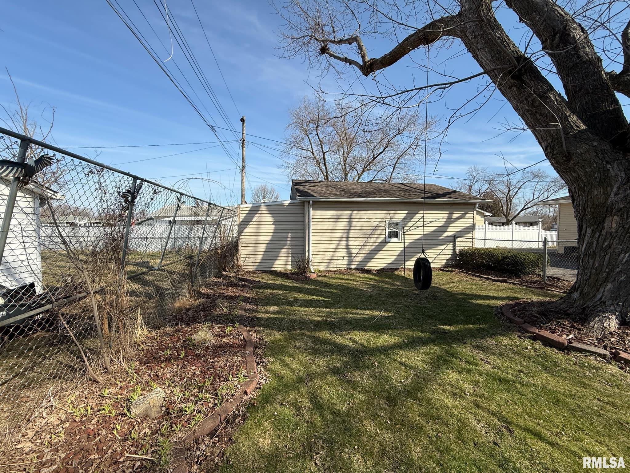 7910 9th Street West, Rock Island, Illinois image 6