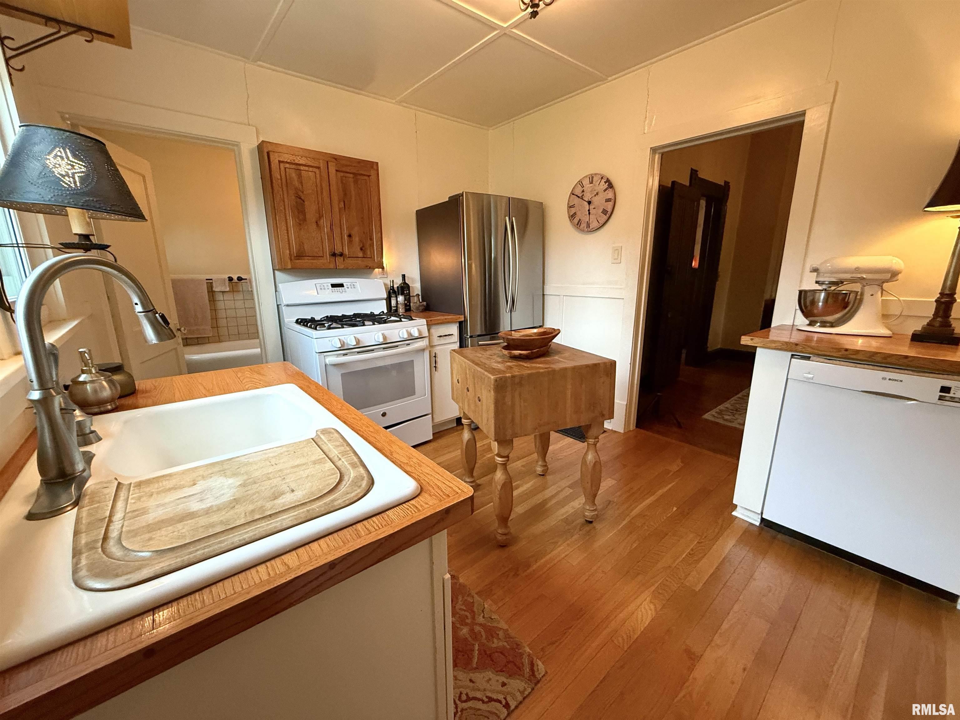 103 N Cedar Avenue, West Peoria, Illinois image 16