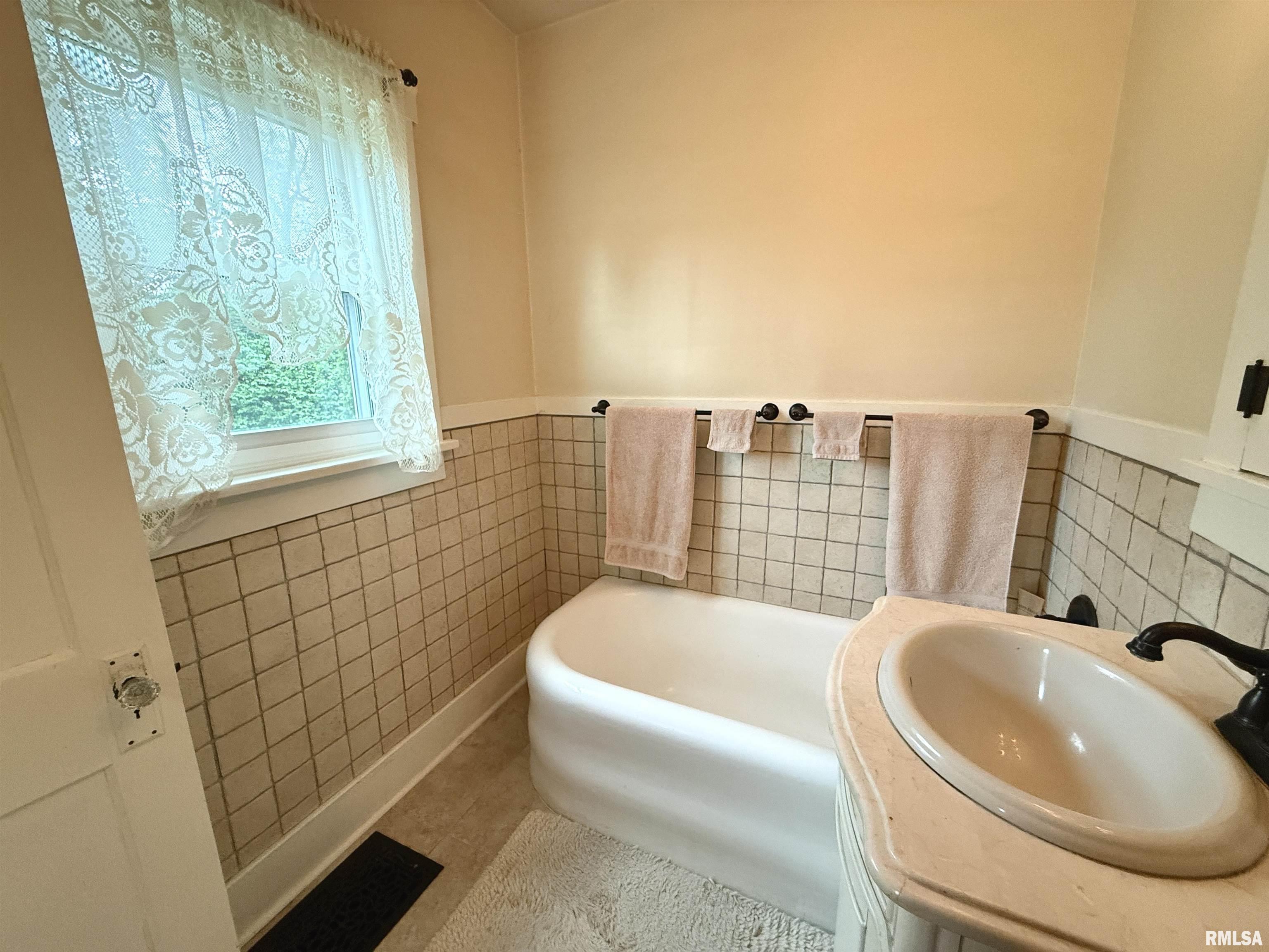 103 N Cedar Avenue, West Peoria, Illinois image 19