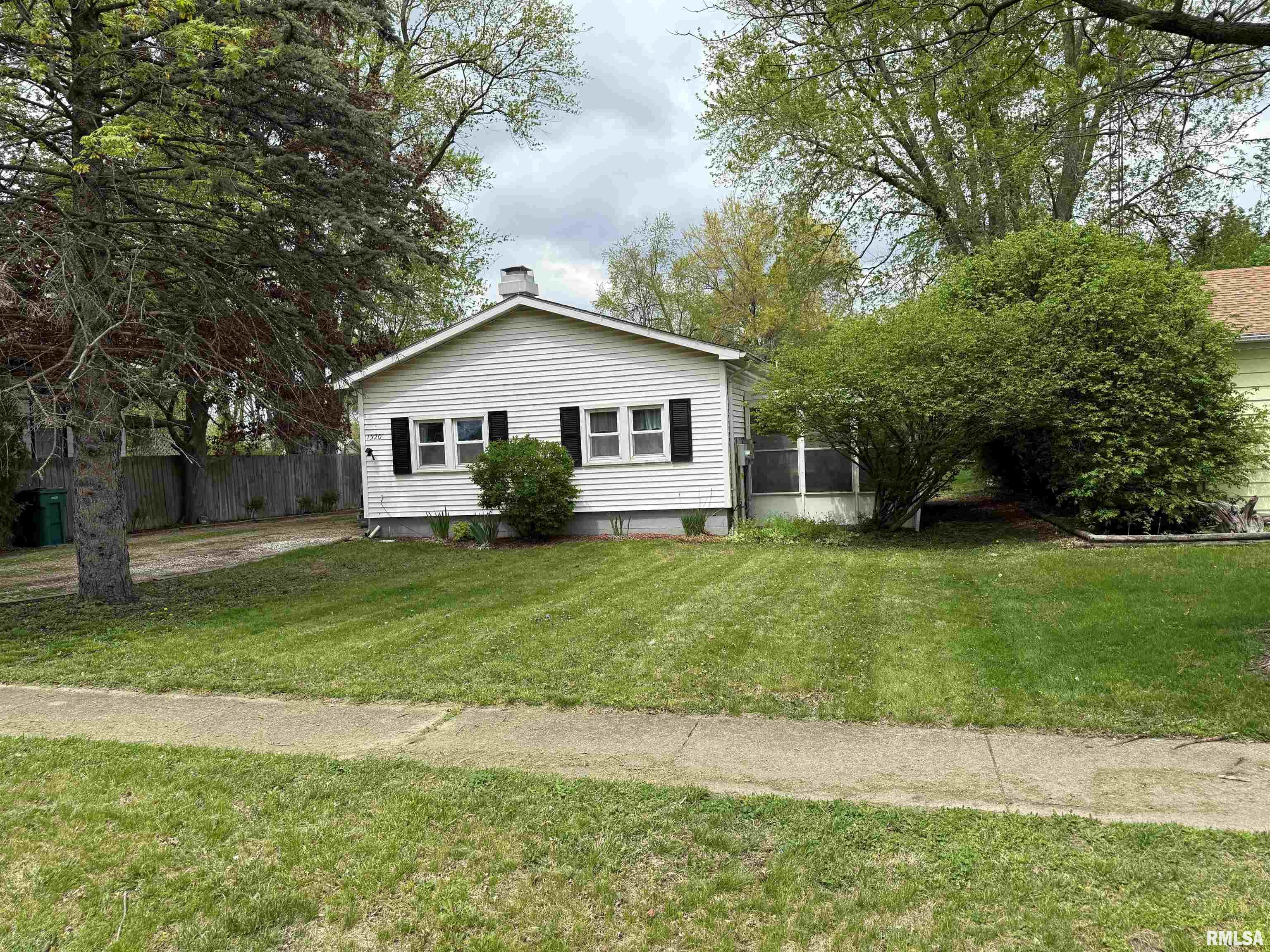 1320 E Wheeler Street, Macomb, Illinois image 2