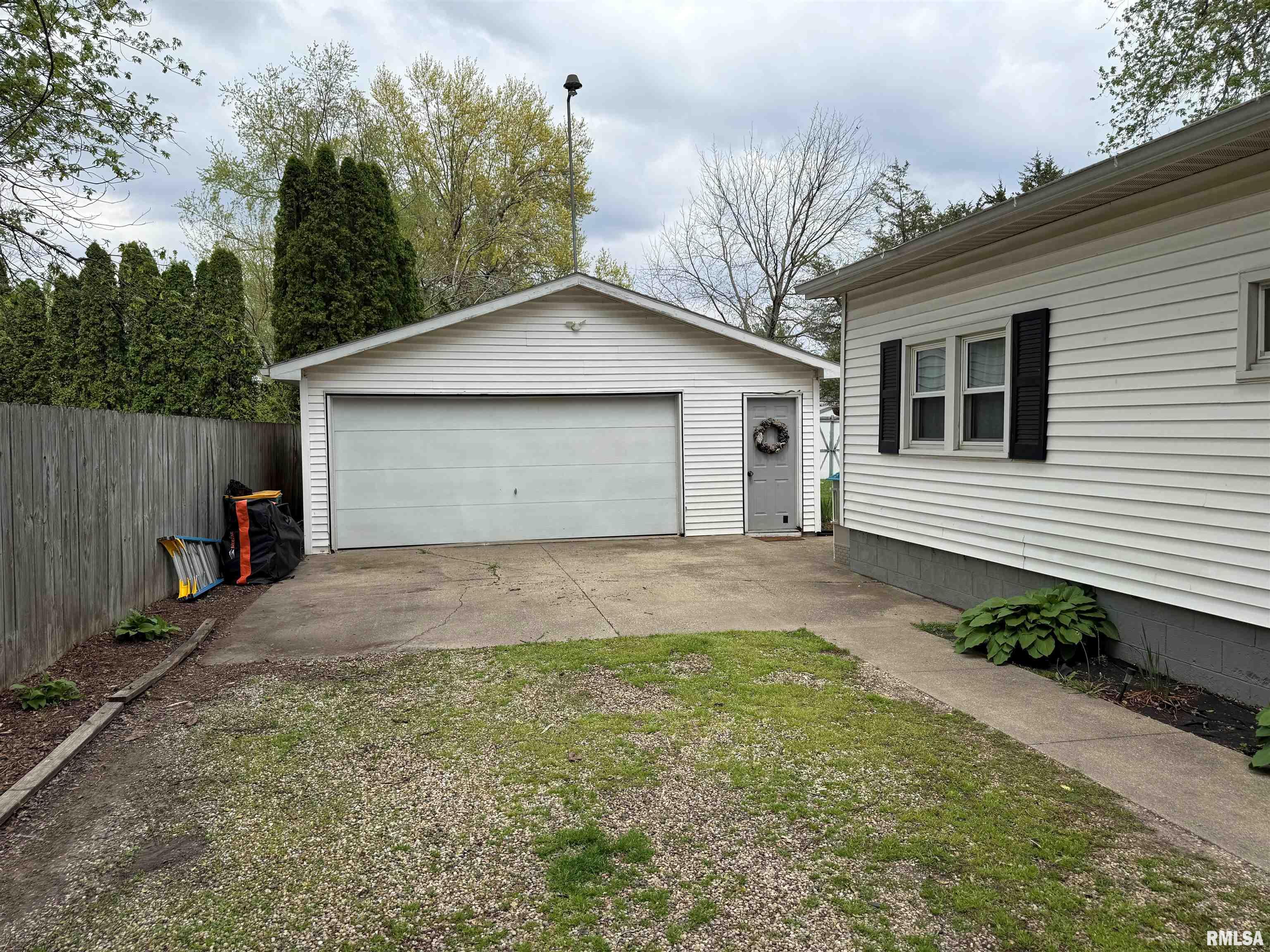 1320 E Wheeler Street, Macomb, Illinois image 3