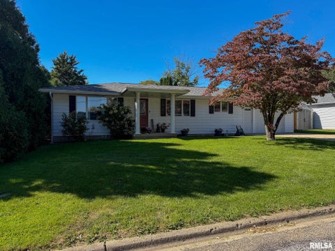 Homes For Sale - 205 N Garfield Street<br/> Woodford County, Roanoke, IL 61561