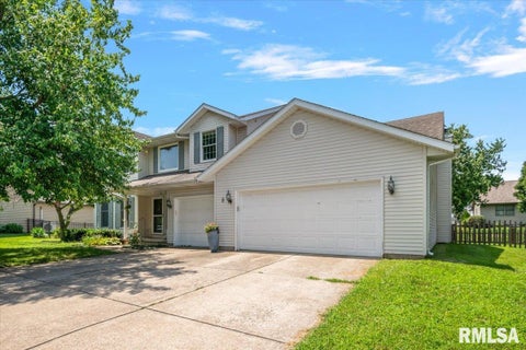 Homes For Sale - 8 Abbey Court<br/> Chatham, IL 62629