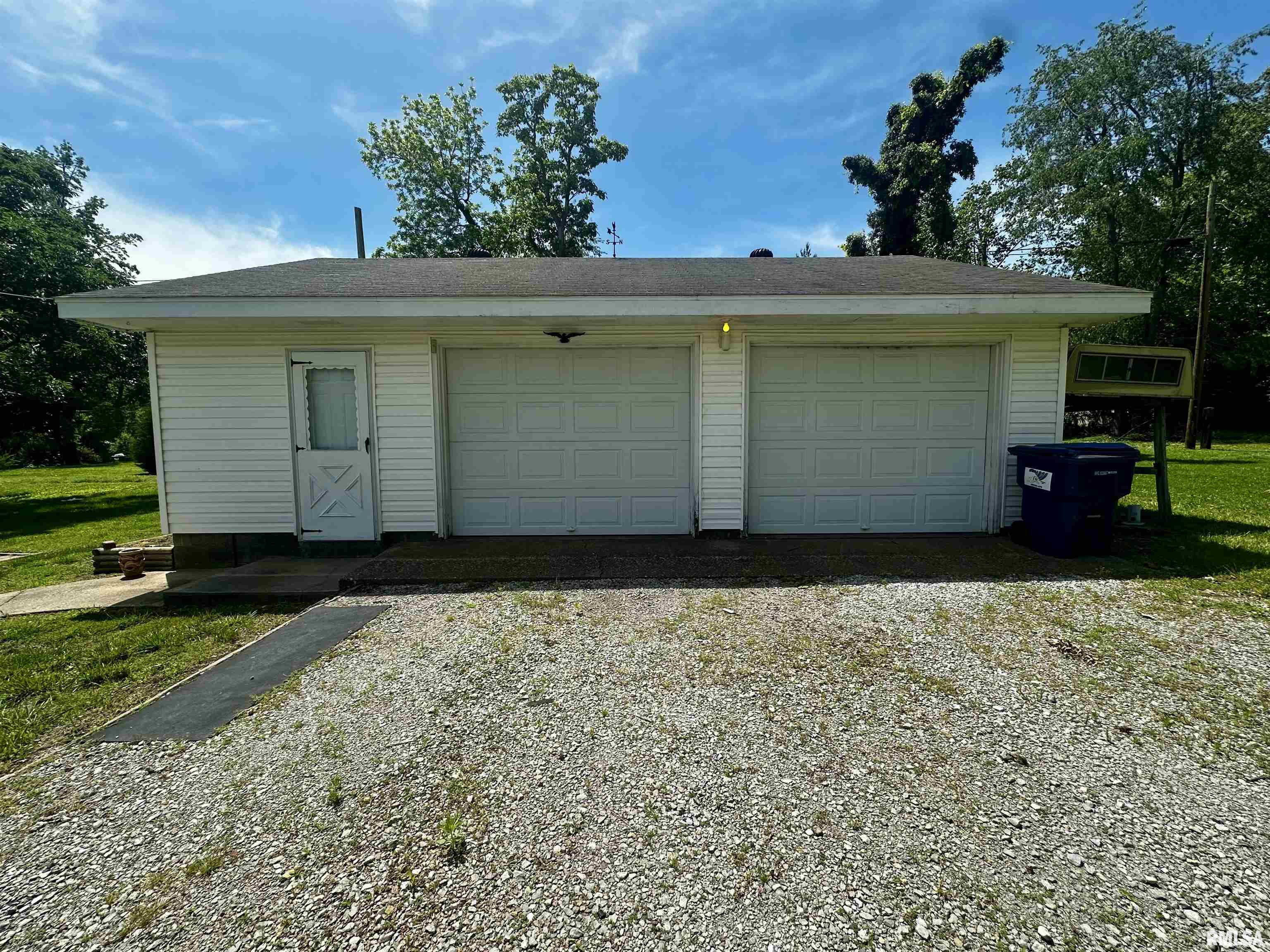 1105 Kerr Street, Eldorado, Illinois image 3