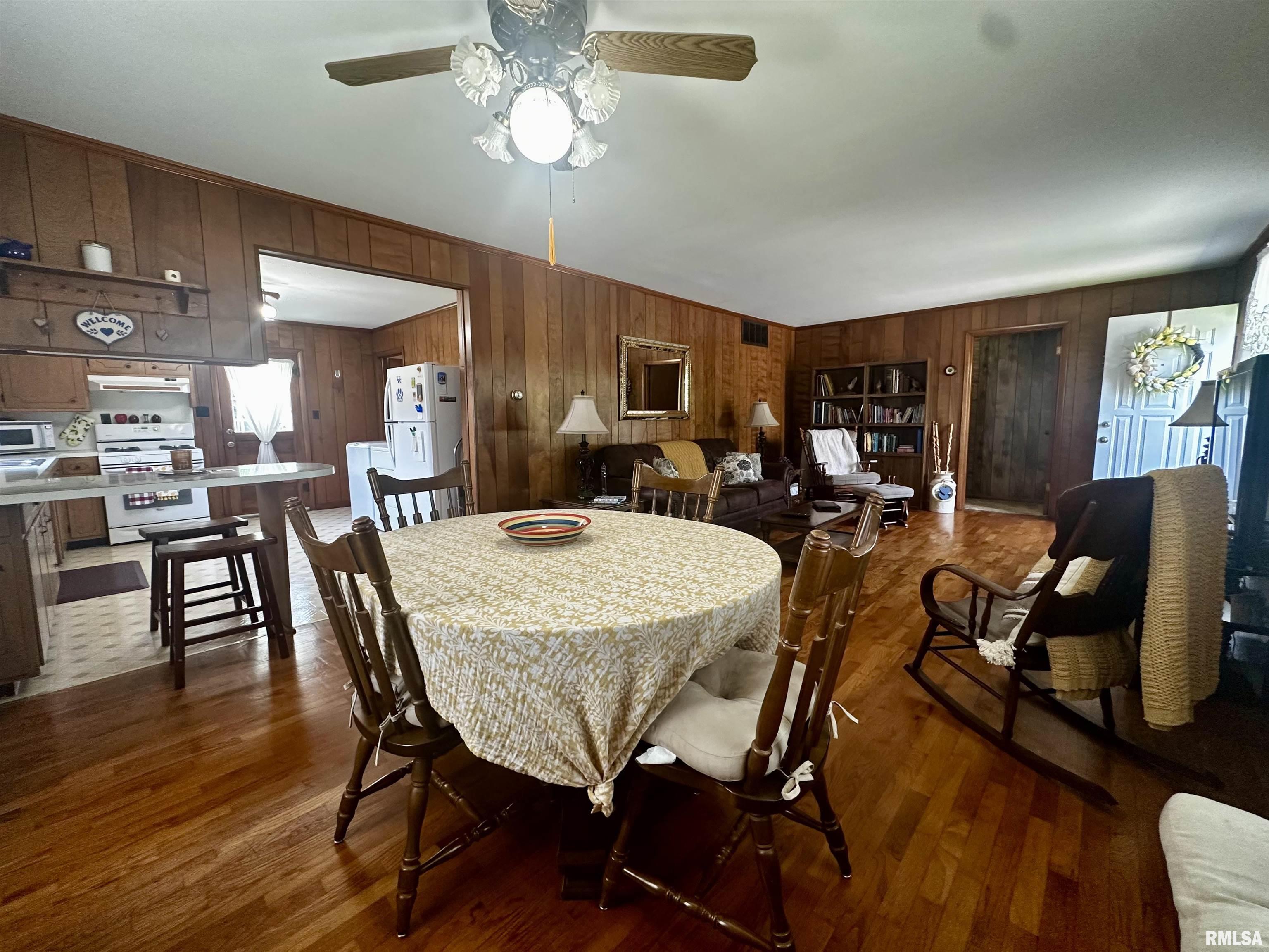 1105 Kerr Street, Eldorado, Illinois image 6