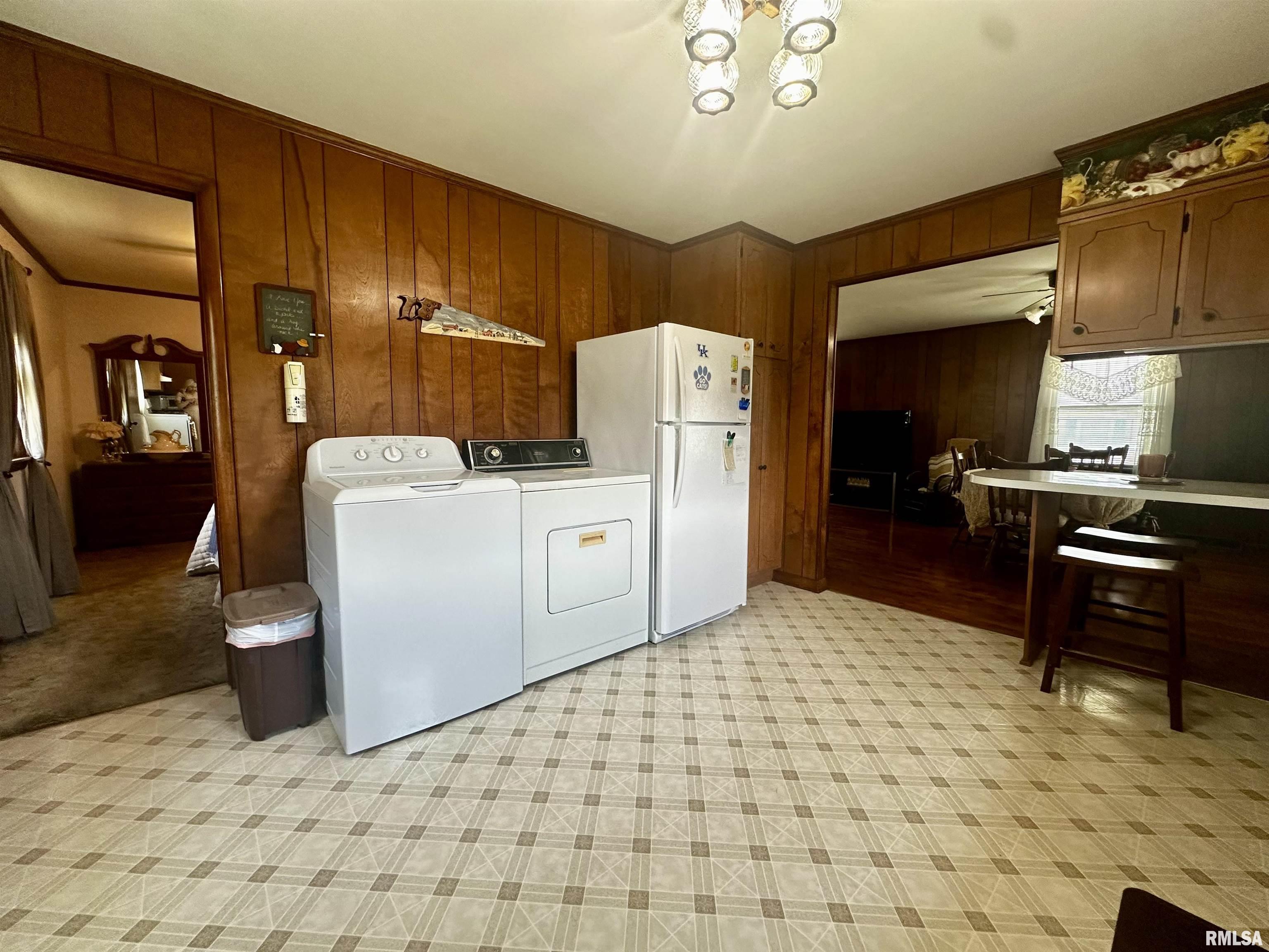 1105 Kerr Street, Eldorado, Illinois image 9