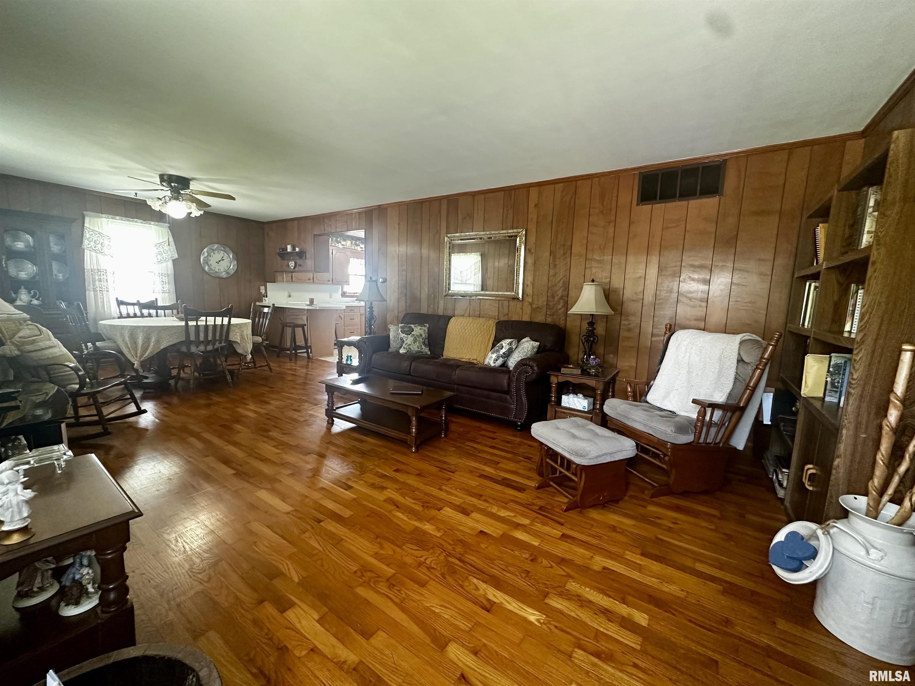 1105 Kerr Street, Eldorado, Illinois image 4