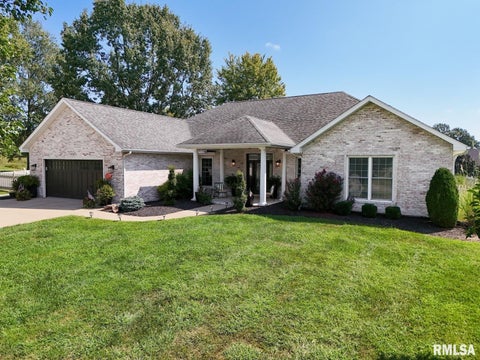 Homes For Sale - 1509 Chart Hills Drive<br/> Marion, IL 62959