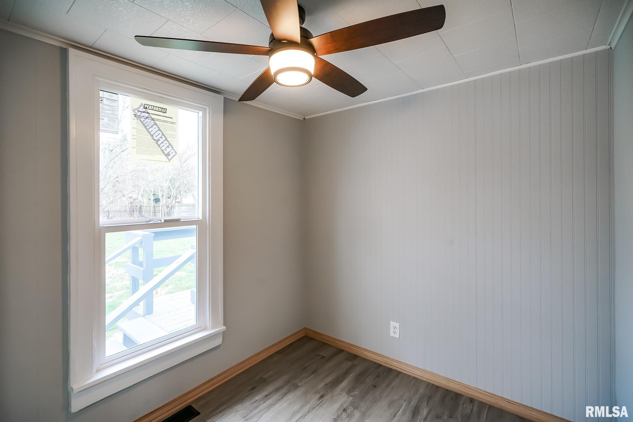 165 N Gold Street, Farmington, Illinois image 35