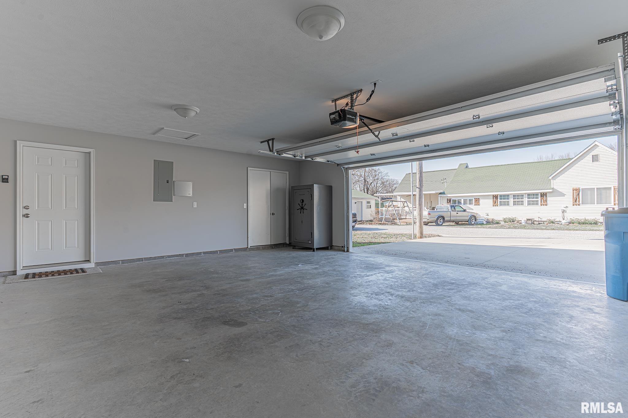 402 S Maple Street, Carterville, Illinois image 32