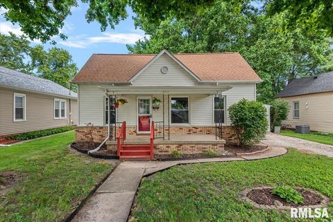 Homes For Sale - 212 E Jefferson Street<br/> Sangamon County, Auburn, IL 62615