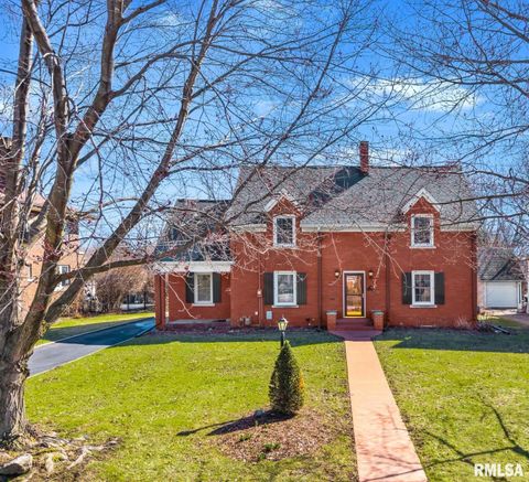 Homes For Sale - 745 N Academy Street<br/> Galesburg, IL 61401