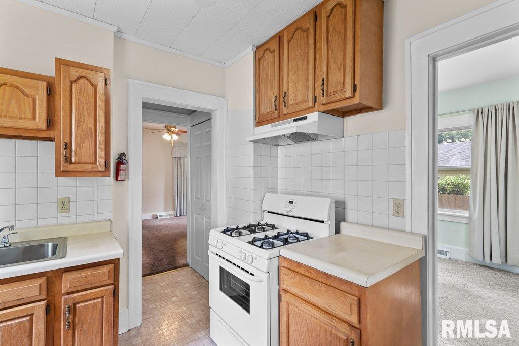 546 21st Avenue, Moline, Illinois image 12