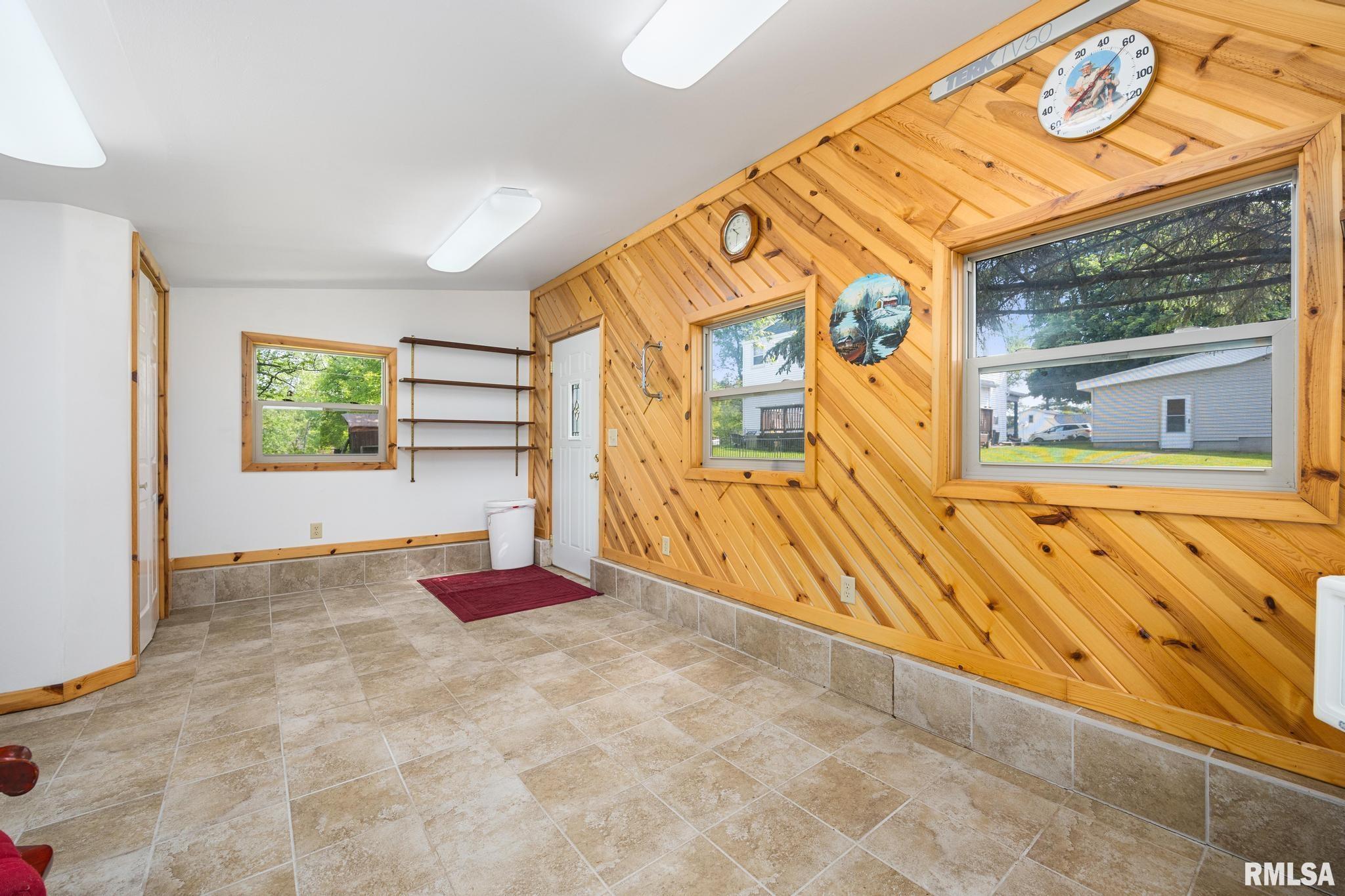 105 S Spruce Street, Delavan, Illinois image 18