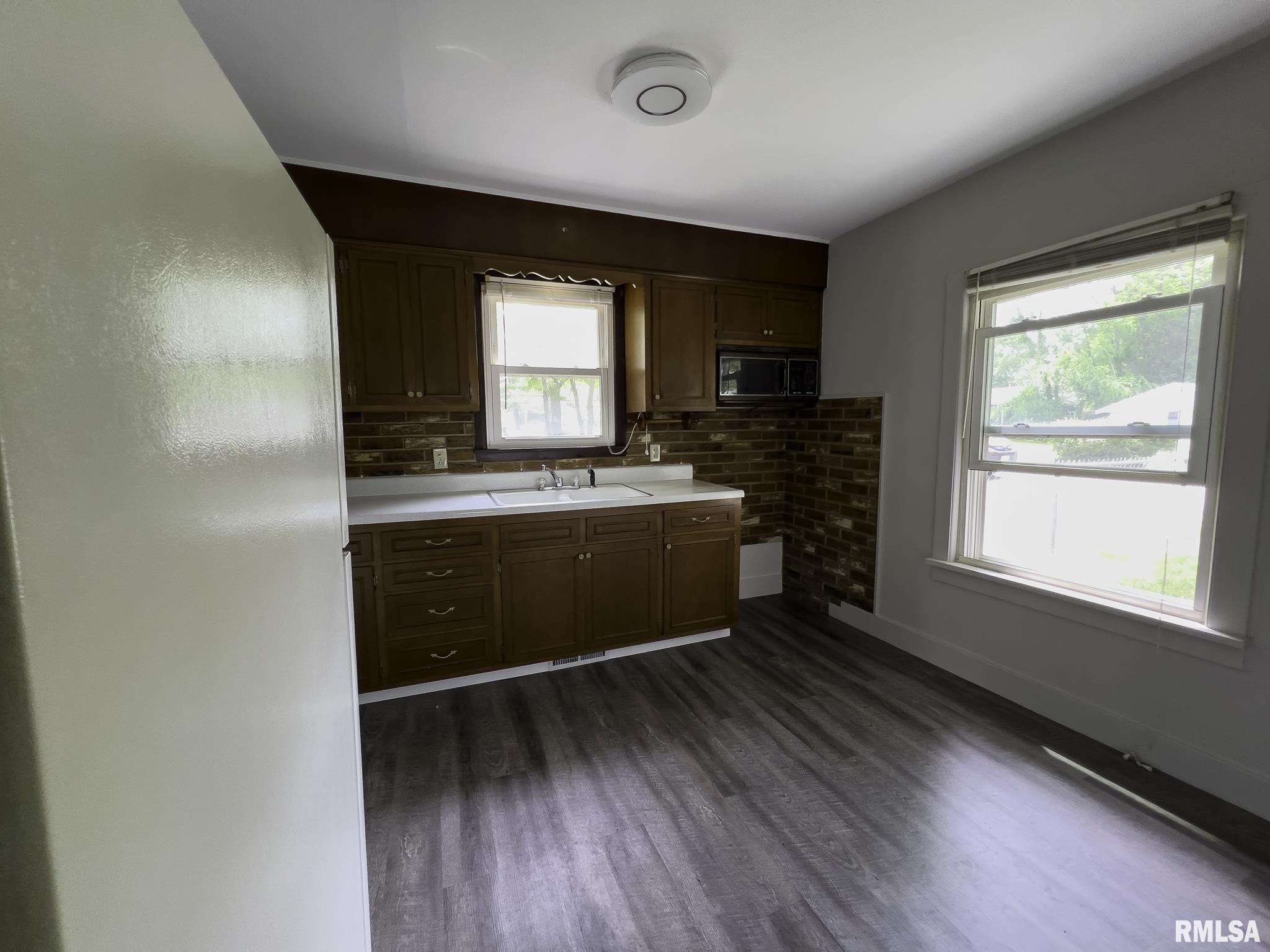 202 Stahl Avenue, Washington, Illinois image 9