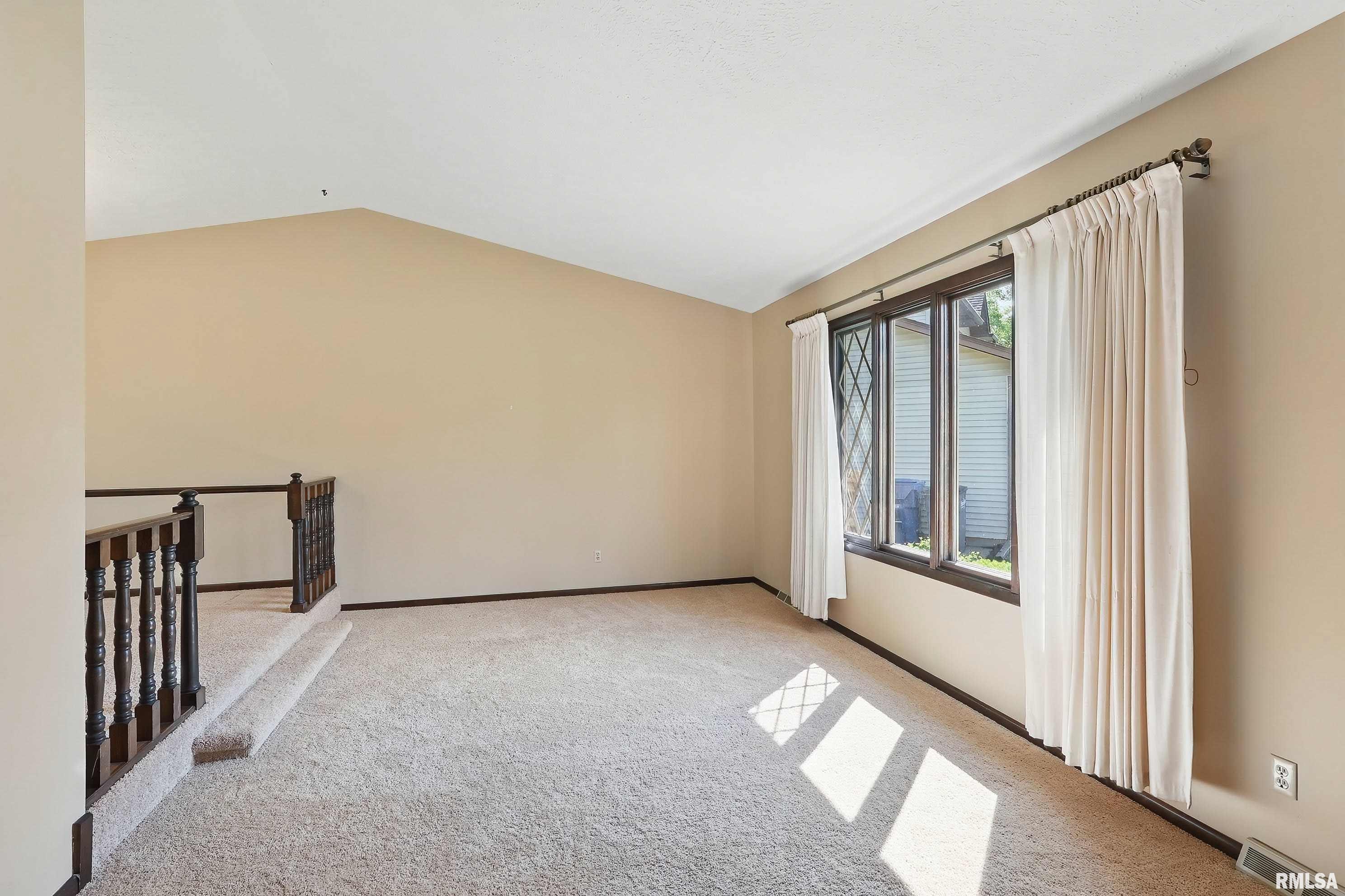 3845 Norwich Court, Bettendorf, Iowa image 4