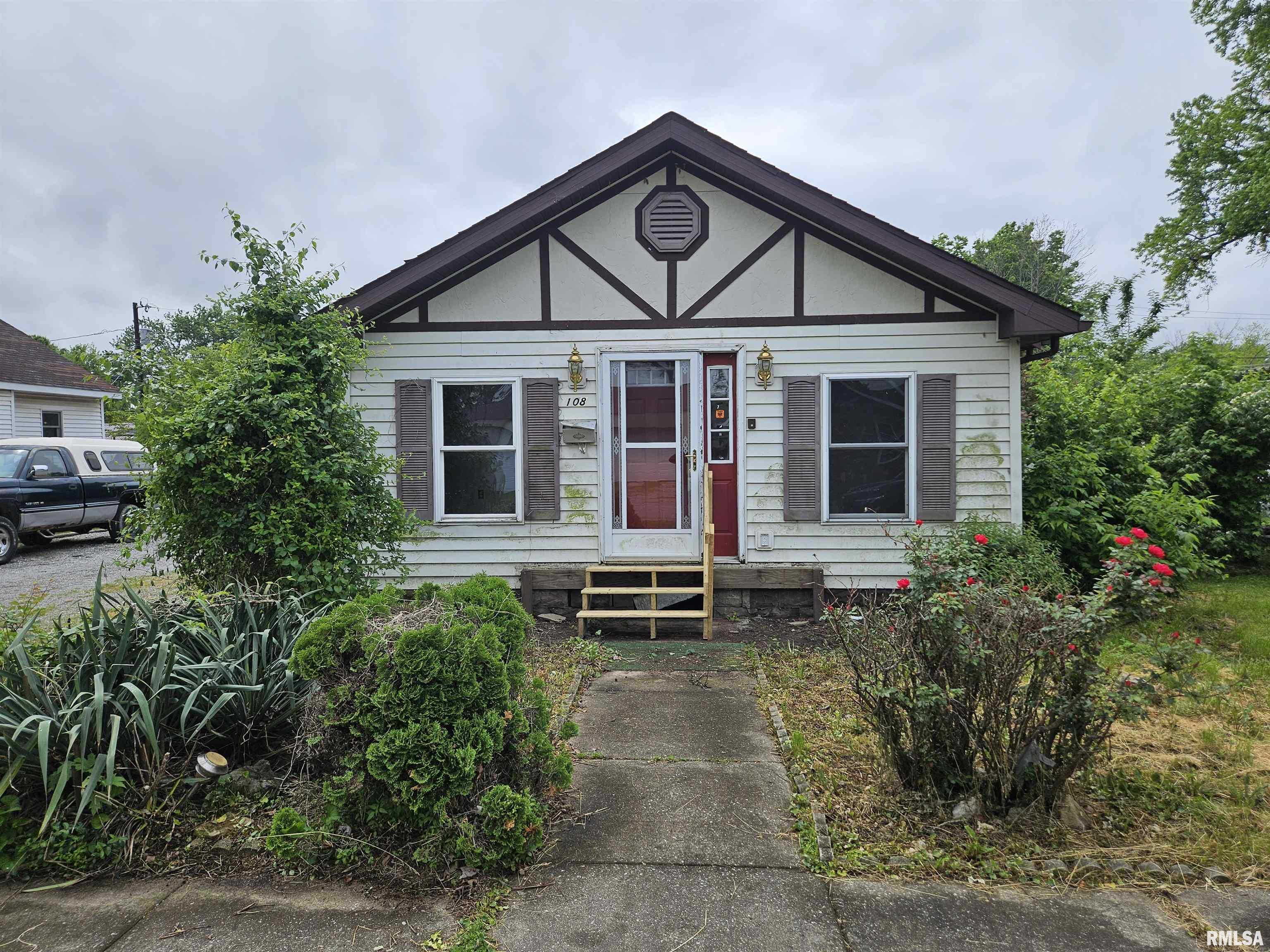 108 Fair Avenue, Flora, Illinois image 1