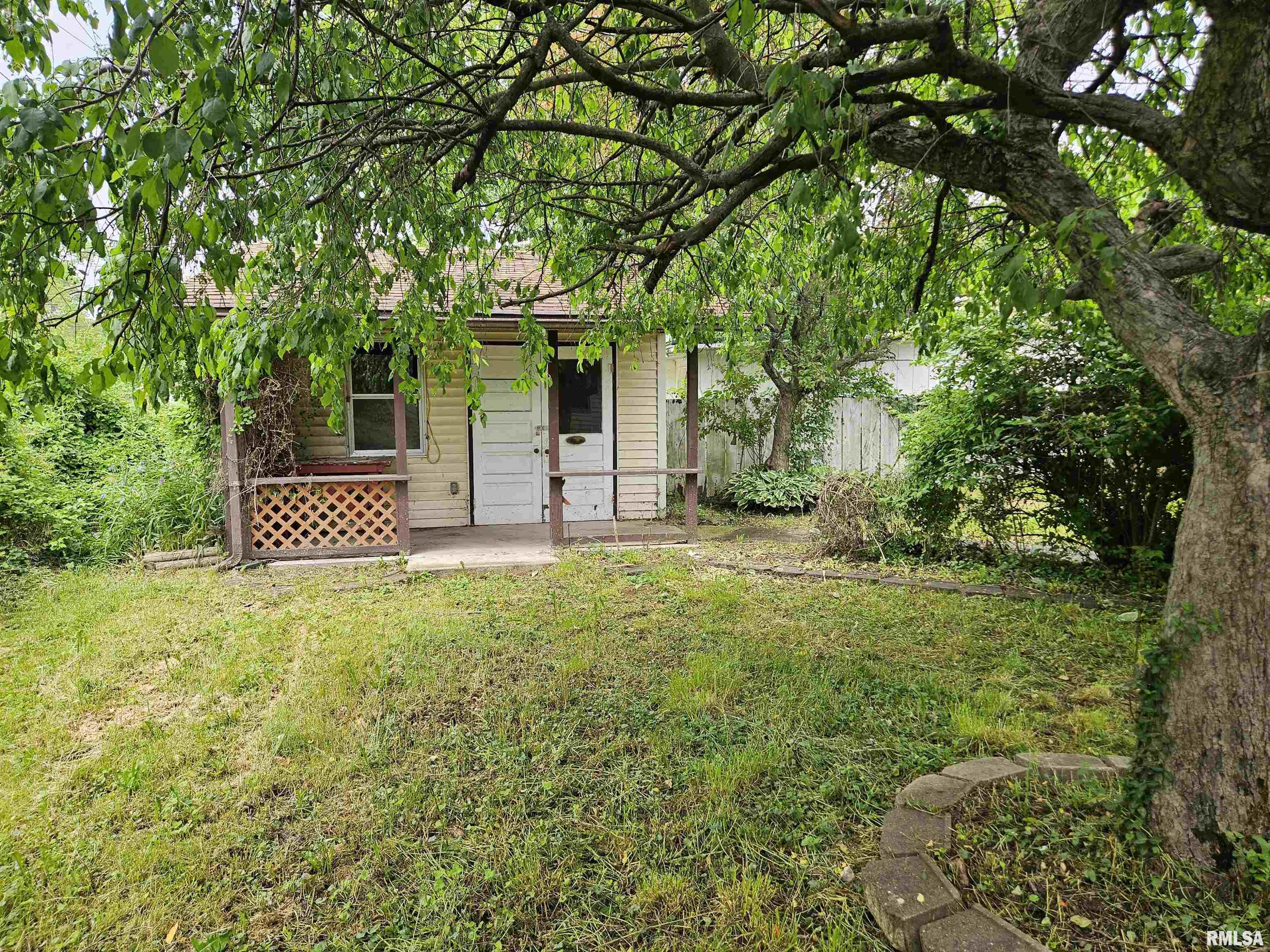 108 Fair Avenue, Flora, Illinois image 5