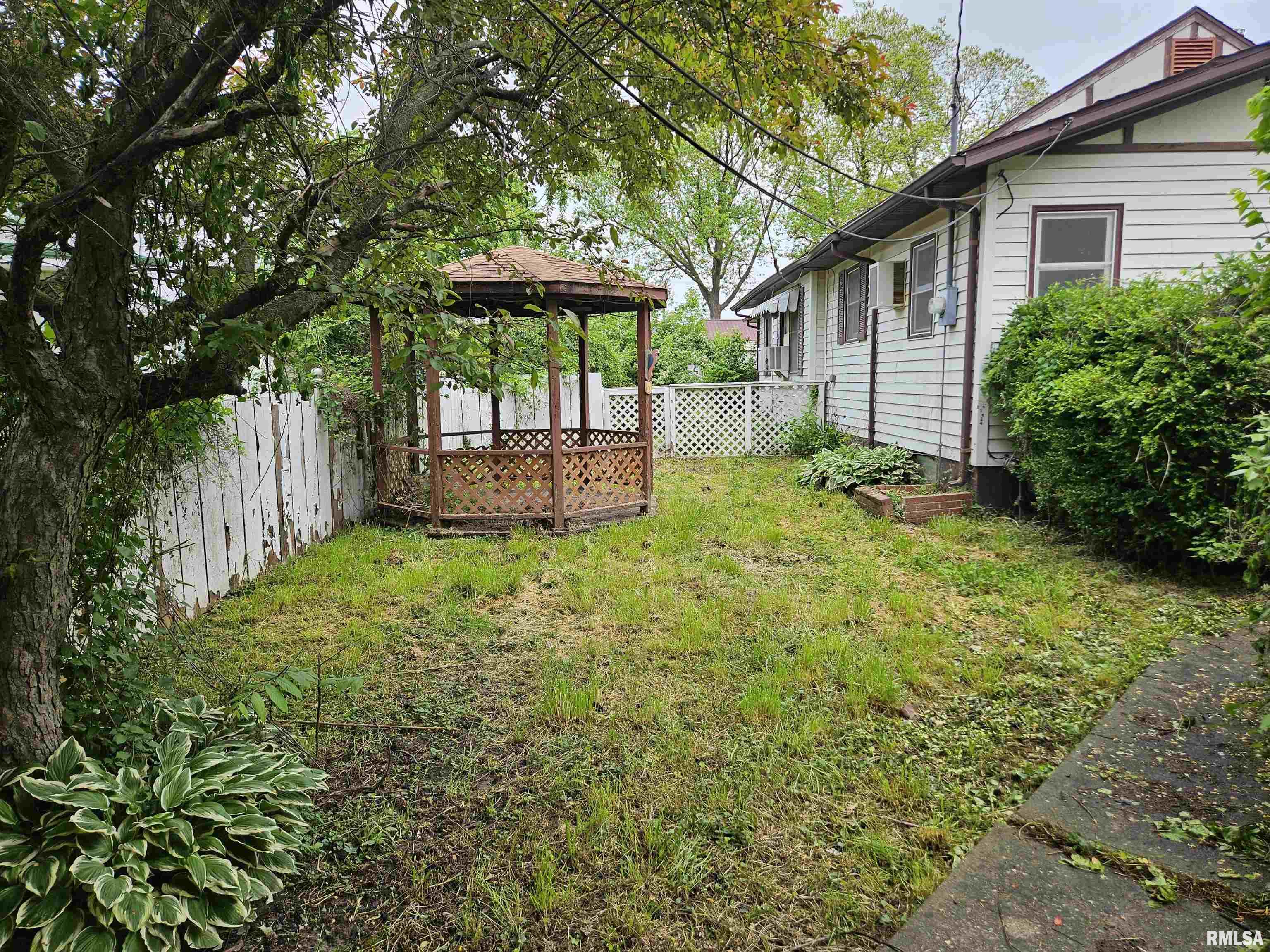 108 Fair Avenue, Flora, Illinois image 7