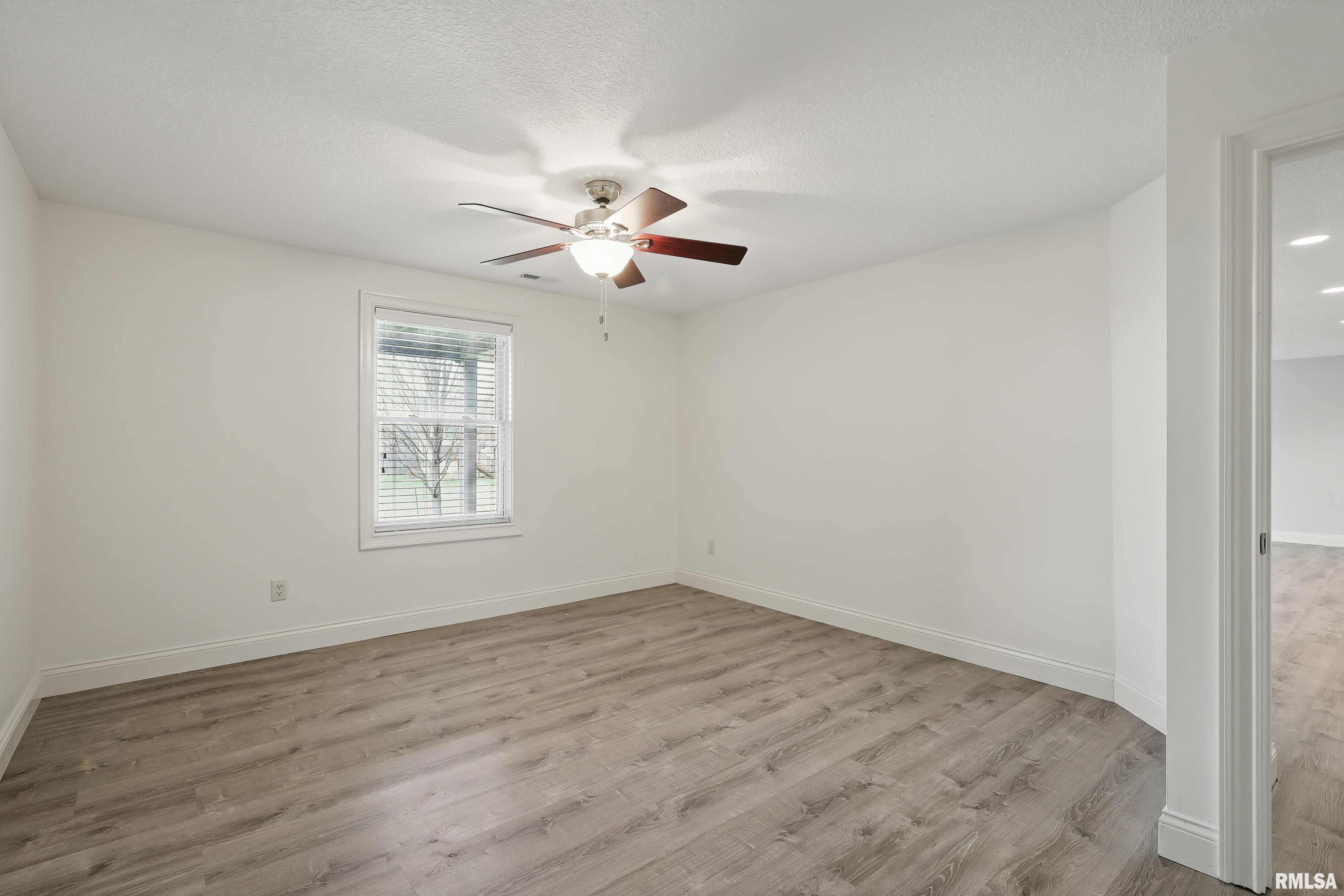 5588 Cavan Crossing, Bettendorf, Iowa image 32