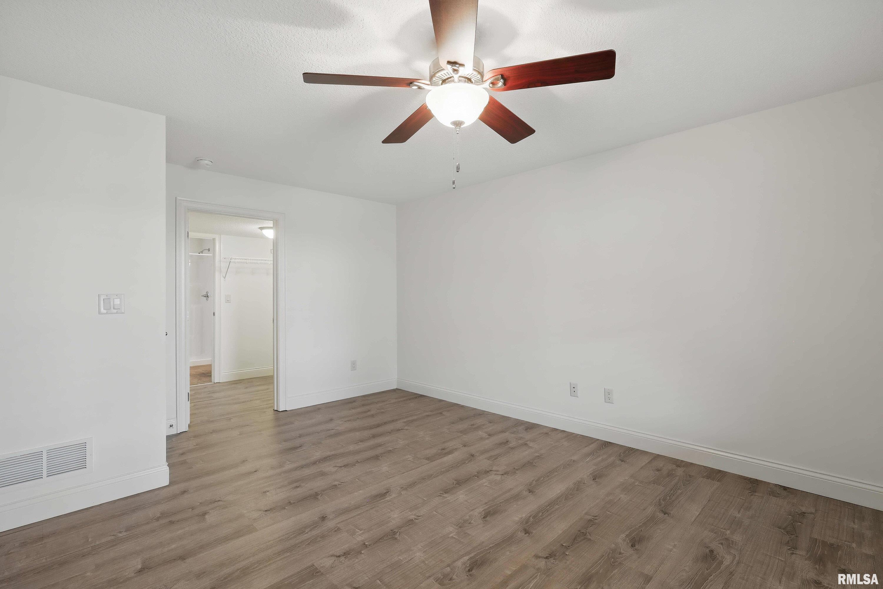 5588 Cavan Crossing, Bettendorf, Iowa image 33
