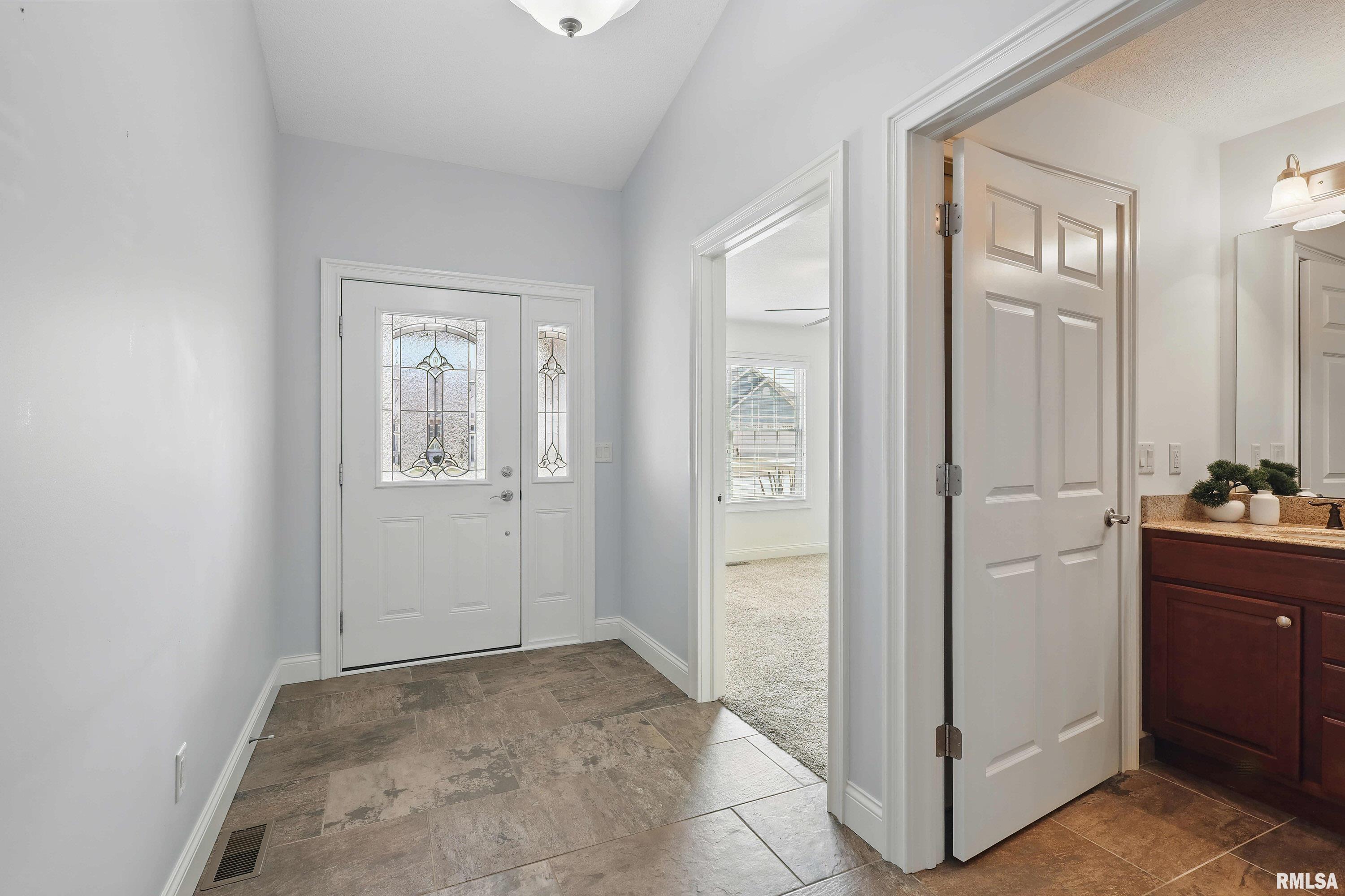 5588 Cavan Crossing, Bettendorf, Iowa image 2