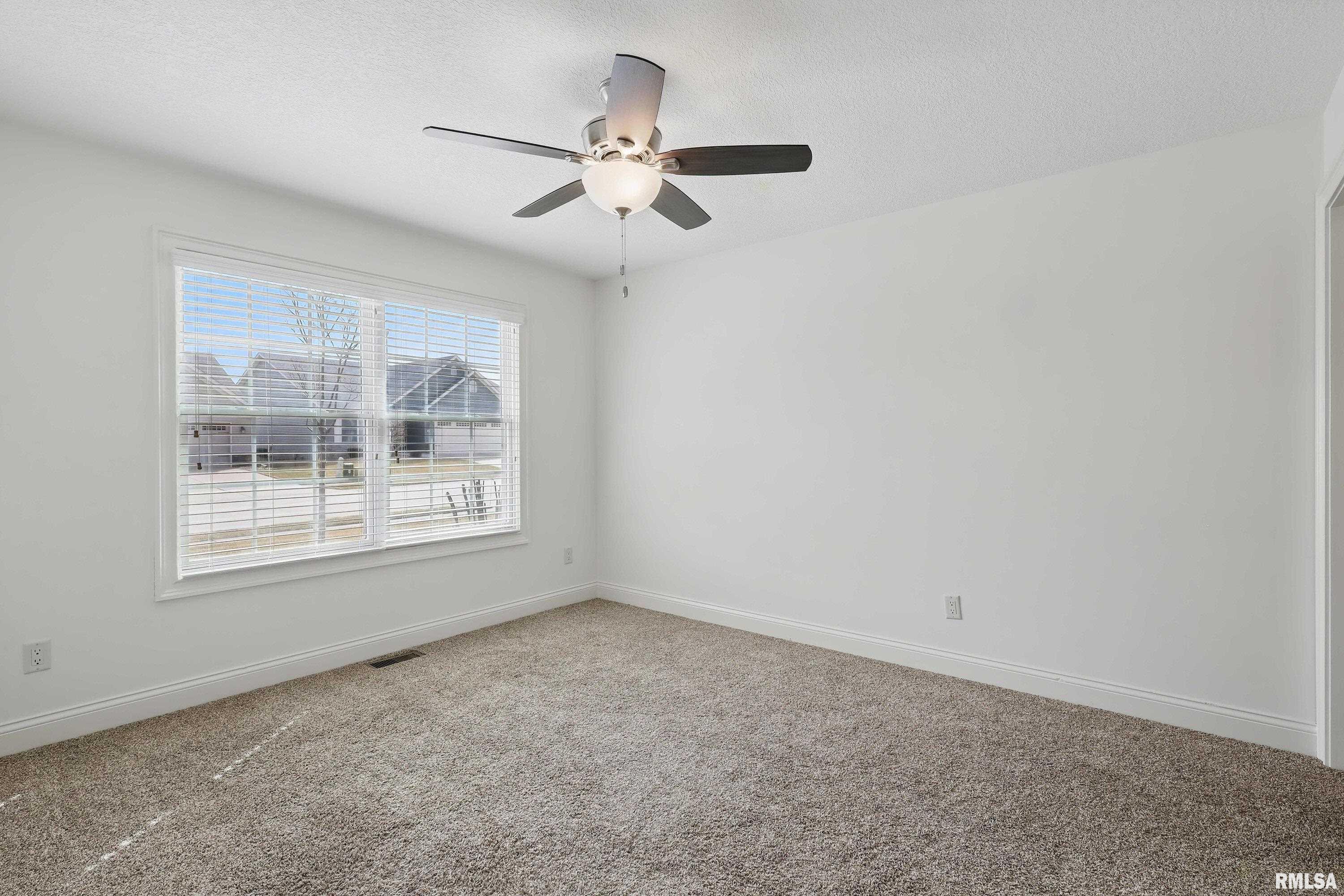 5588 Cavan Crossing, Bettendorf, Iowa image 3