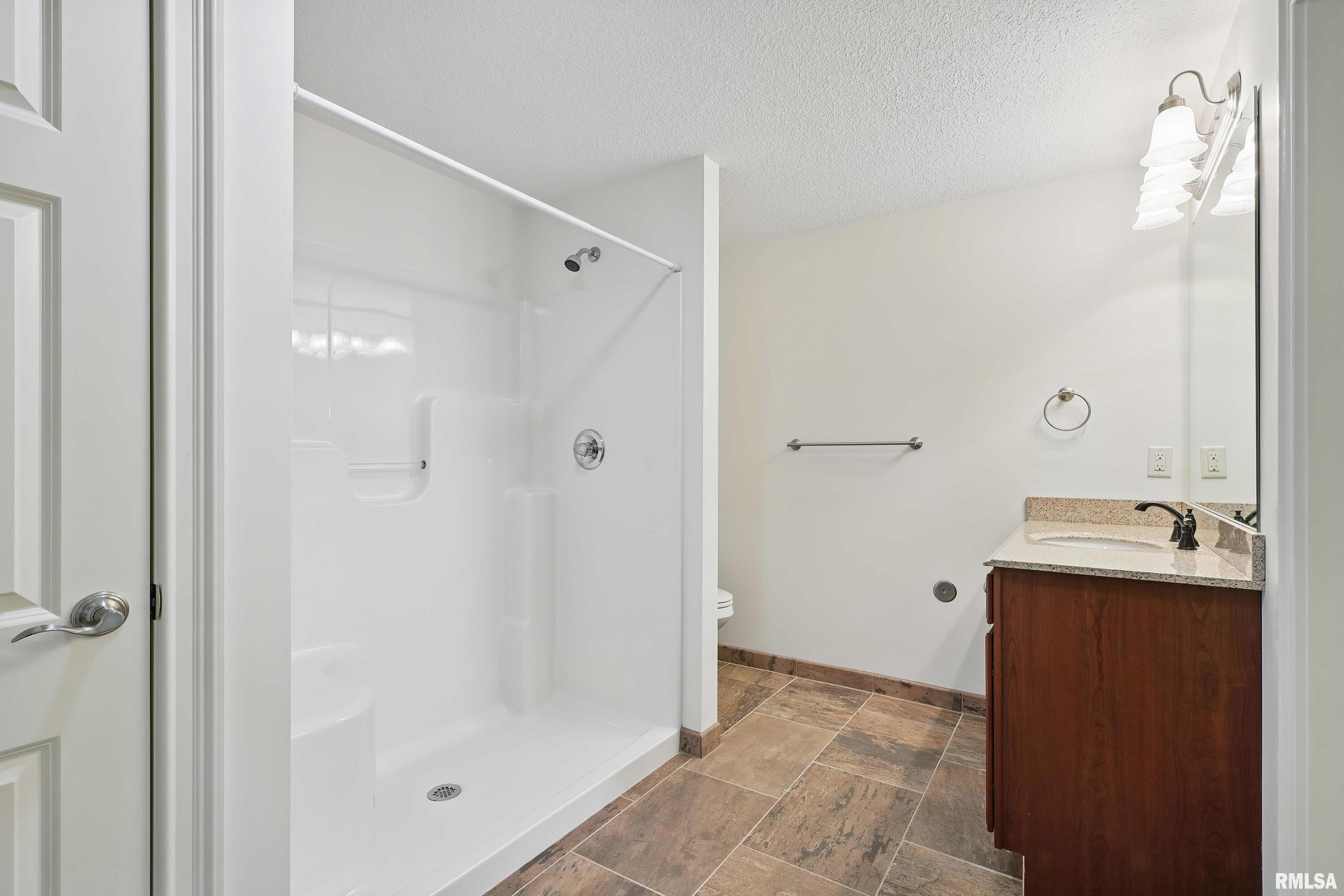 5588 Cavan Crossing, Bettendorf, Iowa image 34