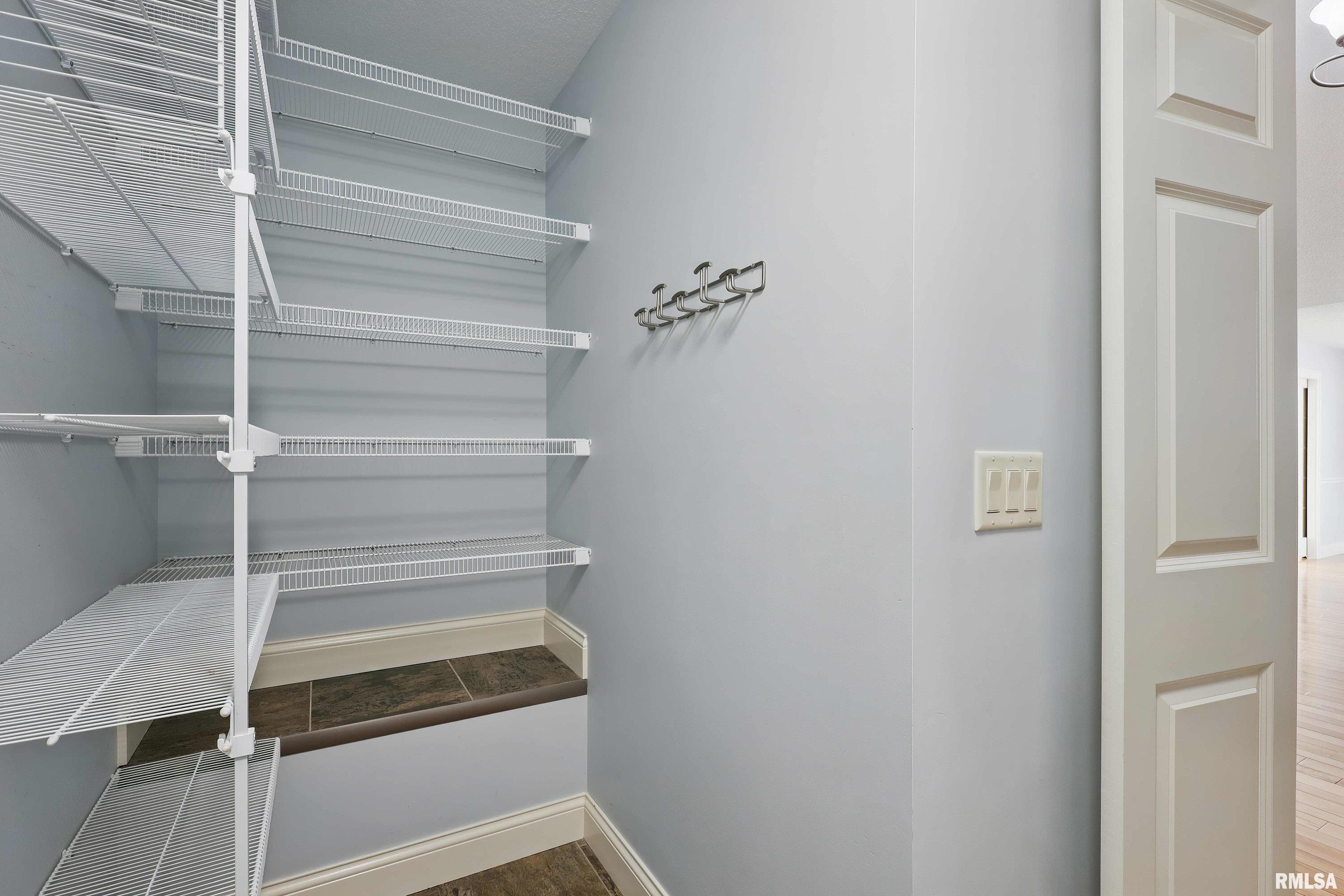 5588 Cavan Crossing, Bettendorf, Iowa image 16