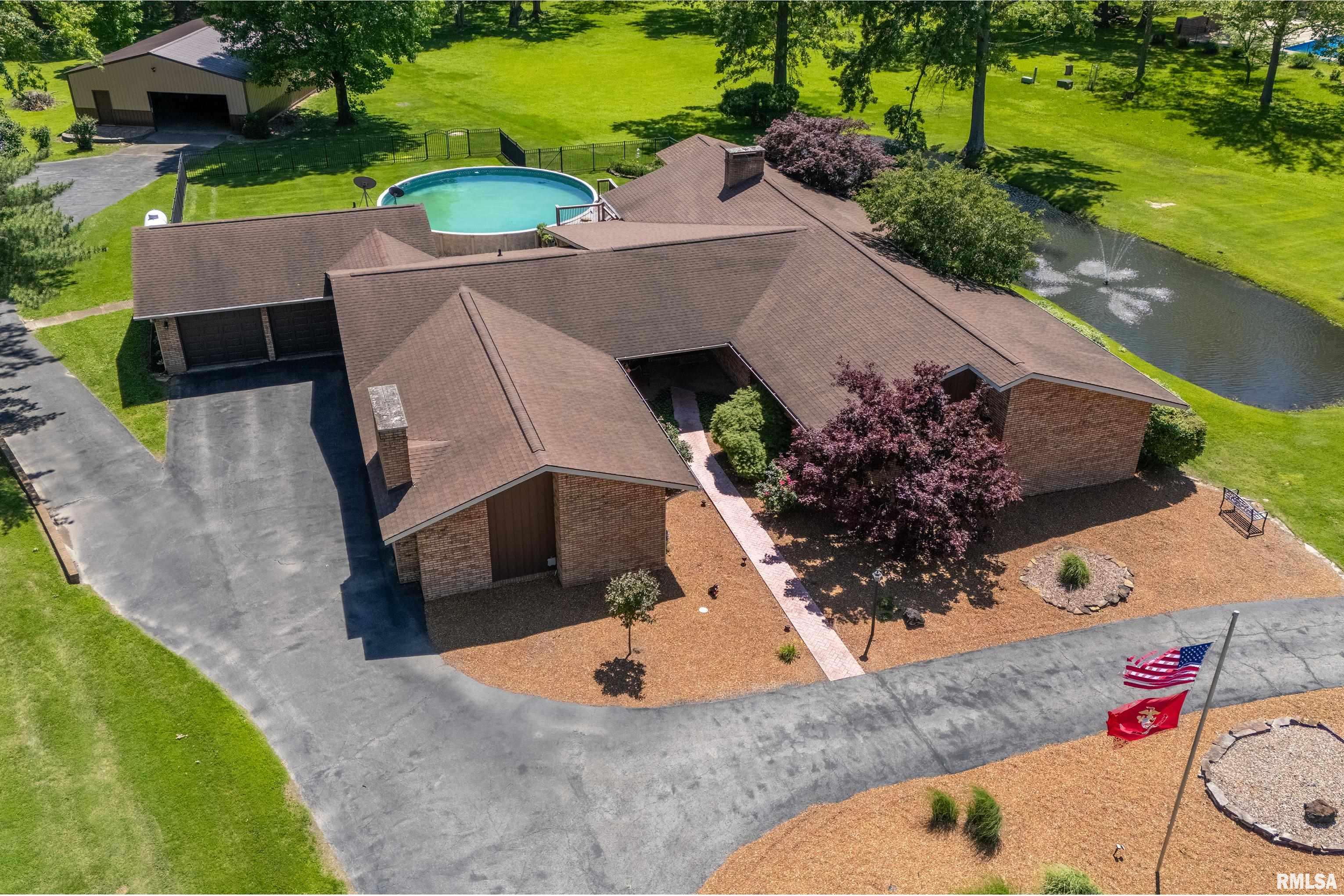 415 E Reichert Drive, Marion, Illinois image 1