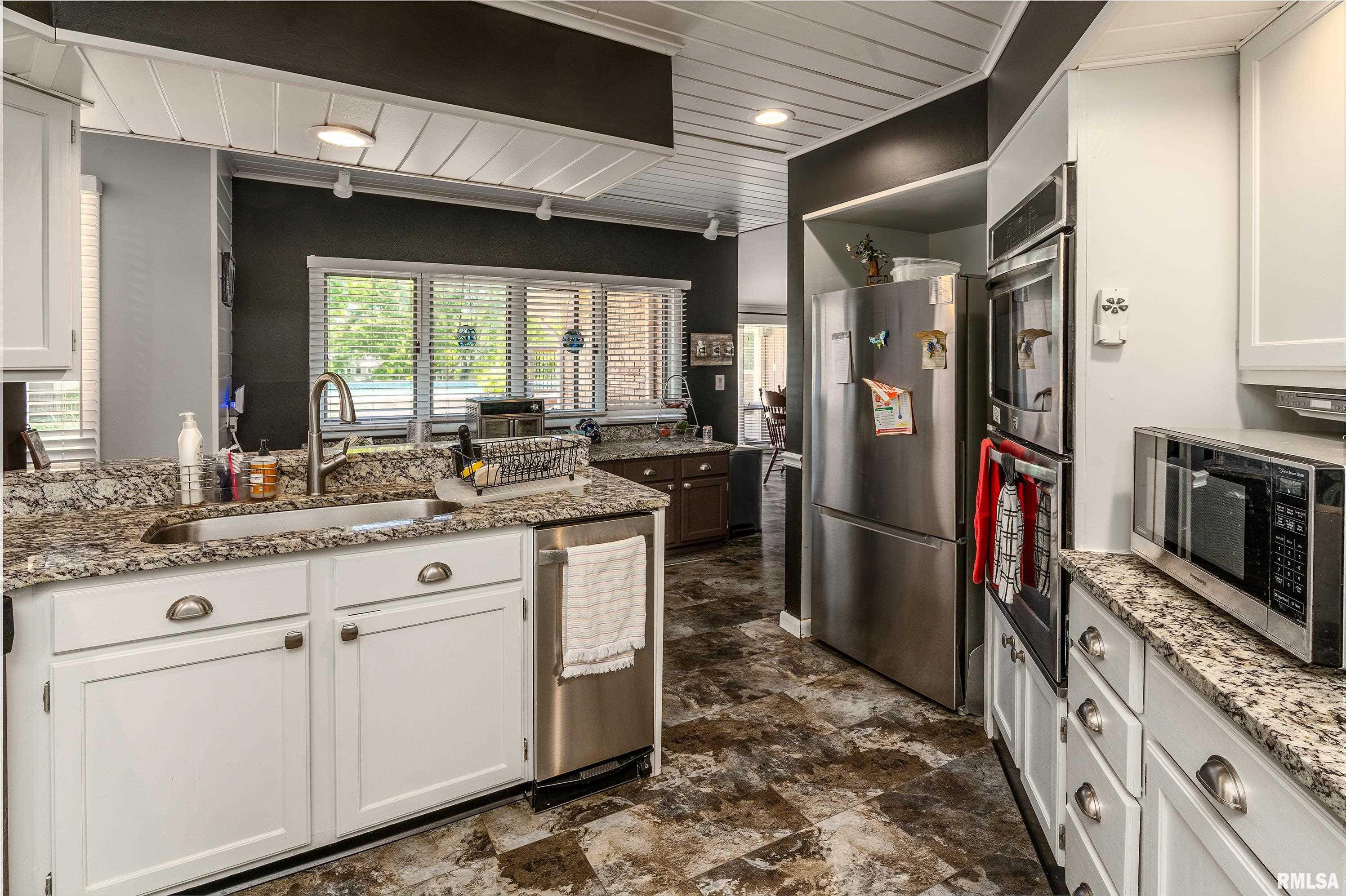 415 E Reichert Drive, Marion, Illinois image 19