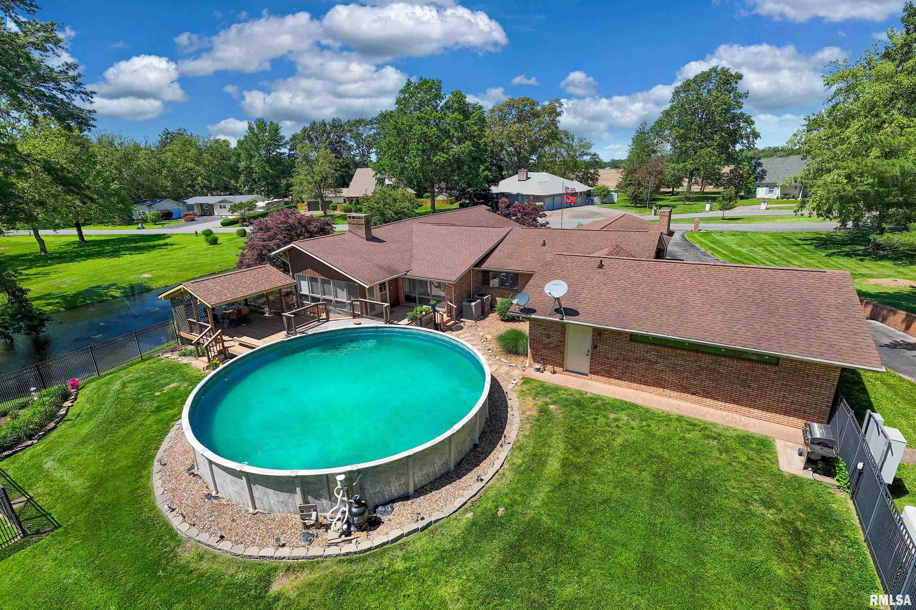 415 E Reichert Drive, Marion, Illinois image 2