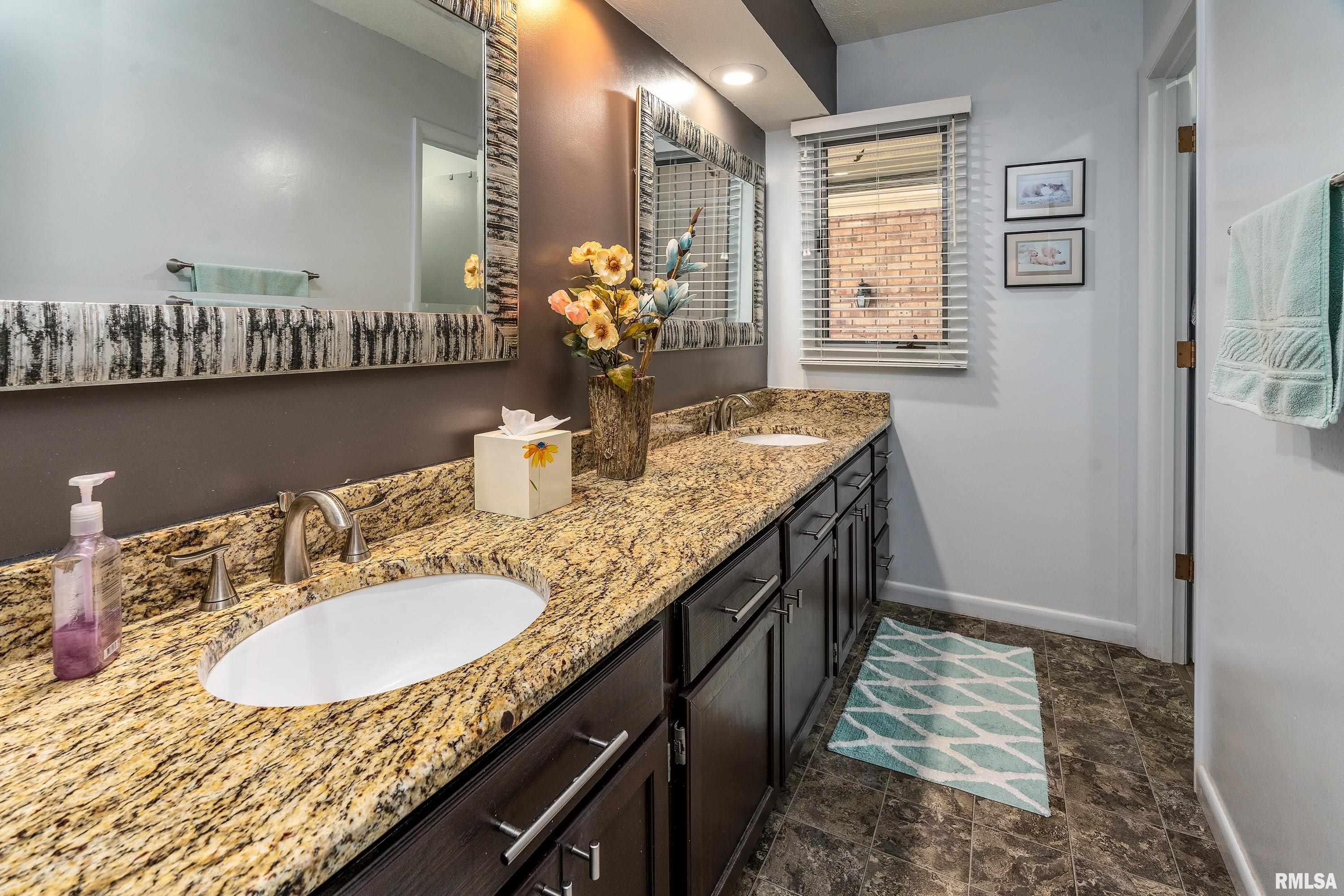 415 E Reichert Drive, Marion, Illinois image 32