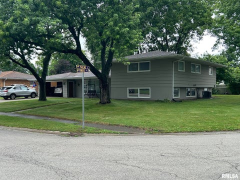 Homes For Sale - 811 N Powers Street<br/> Taylorville, IL 62568