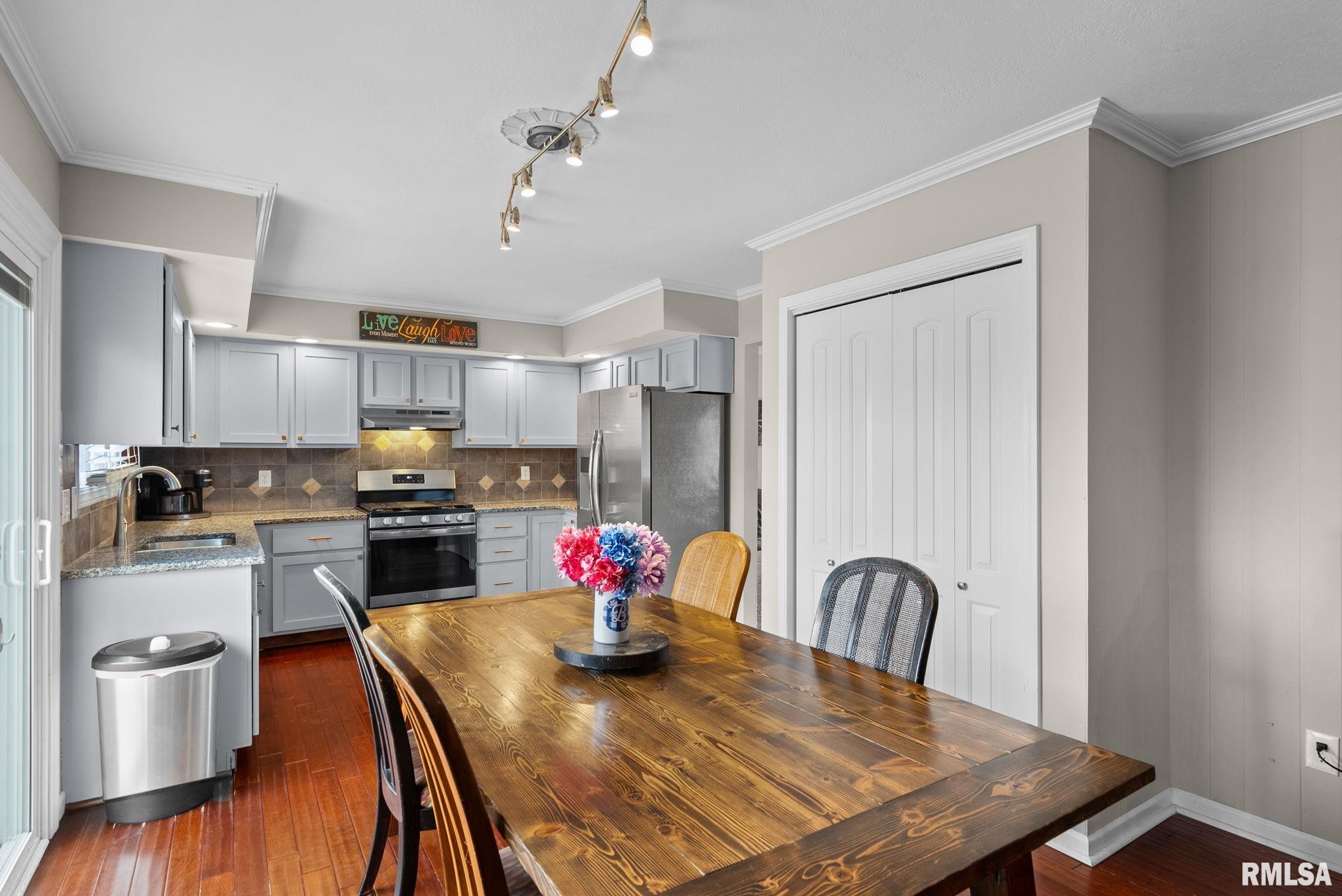 1430 Terrace Park Drive, Bettendorf, Iowa image 9